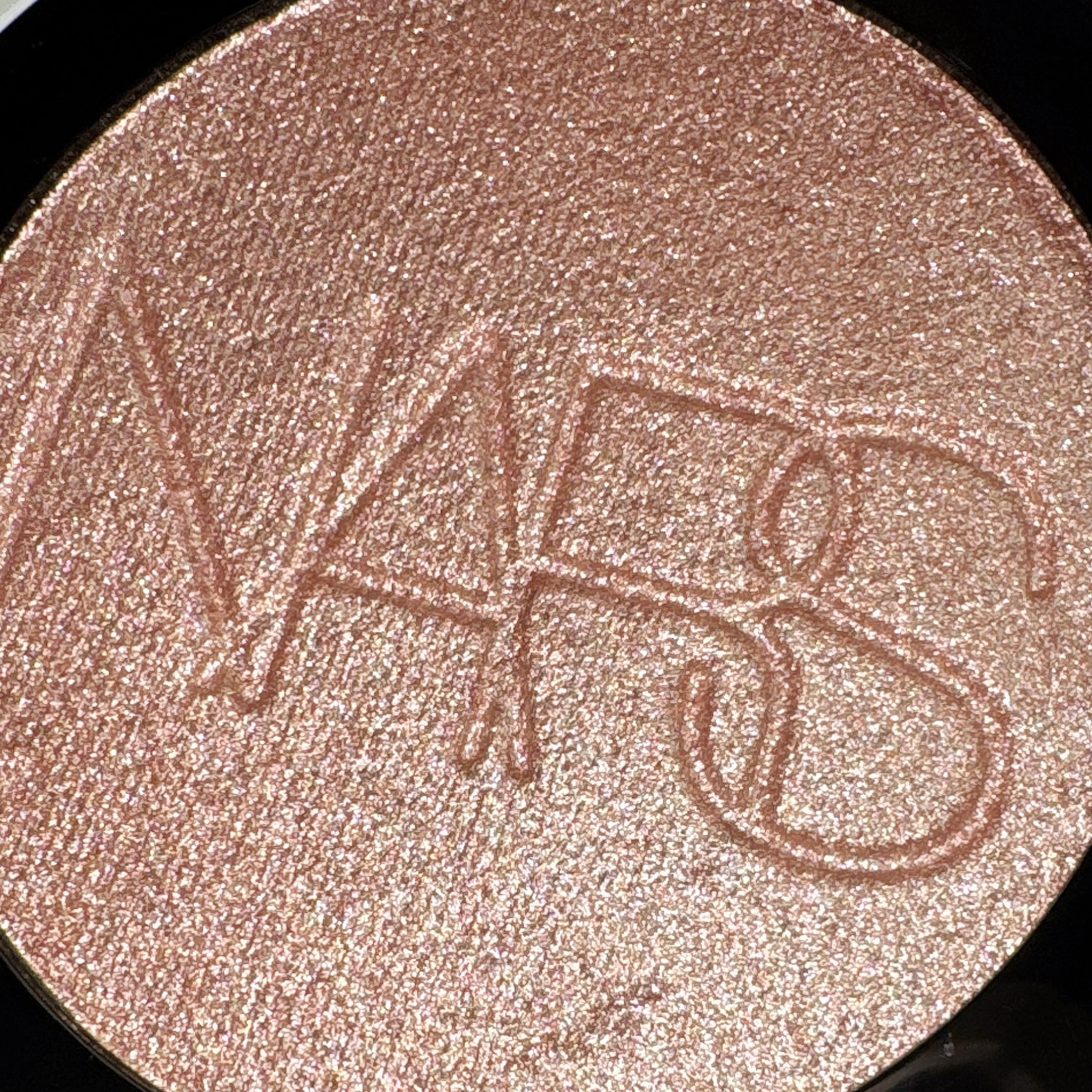 NARS ライトリフレクティング ルミナイジングパウダー/NARS/パウダーハイライトを使ったクチコミ（2枚目）