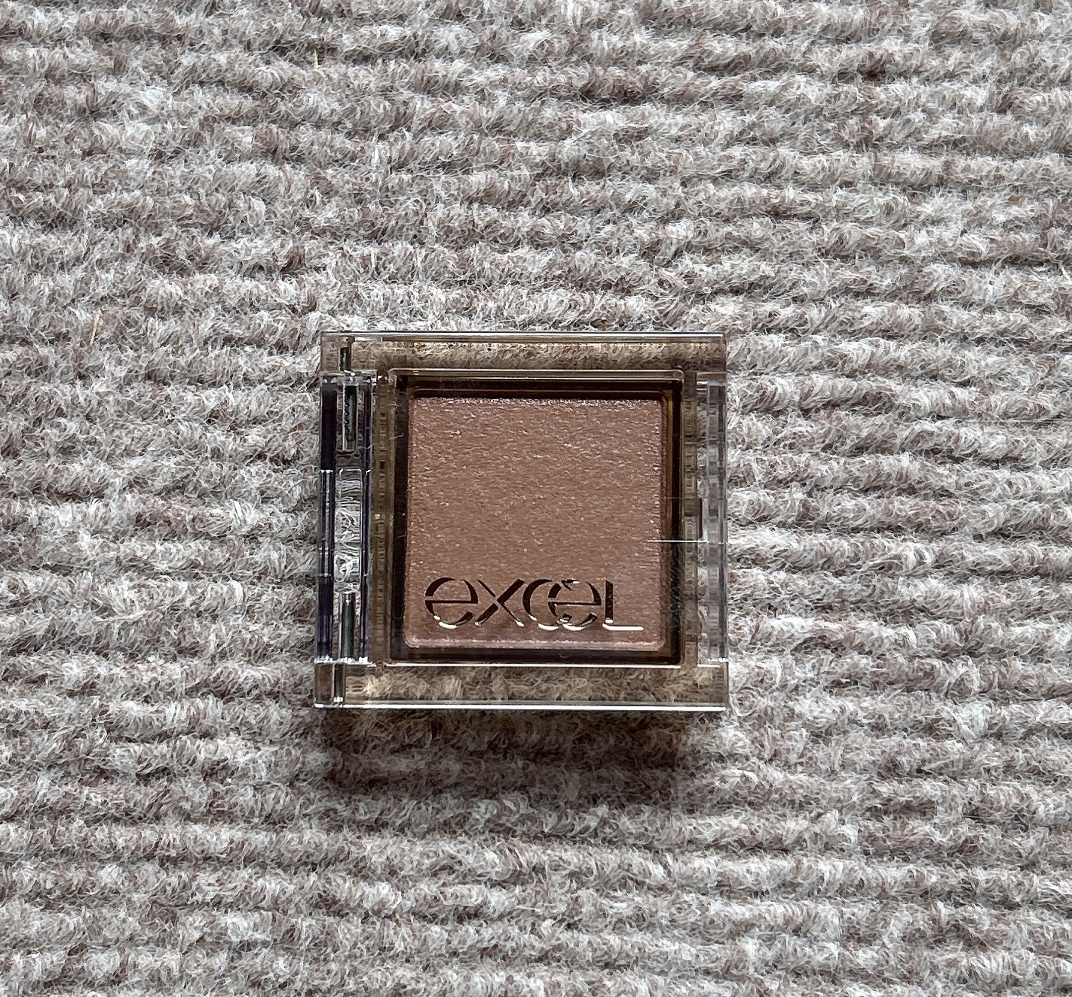 アイプランナー F04 サンダルウッド/excel/単色アイシャドウを使ったクチコミ（1枚目）