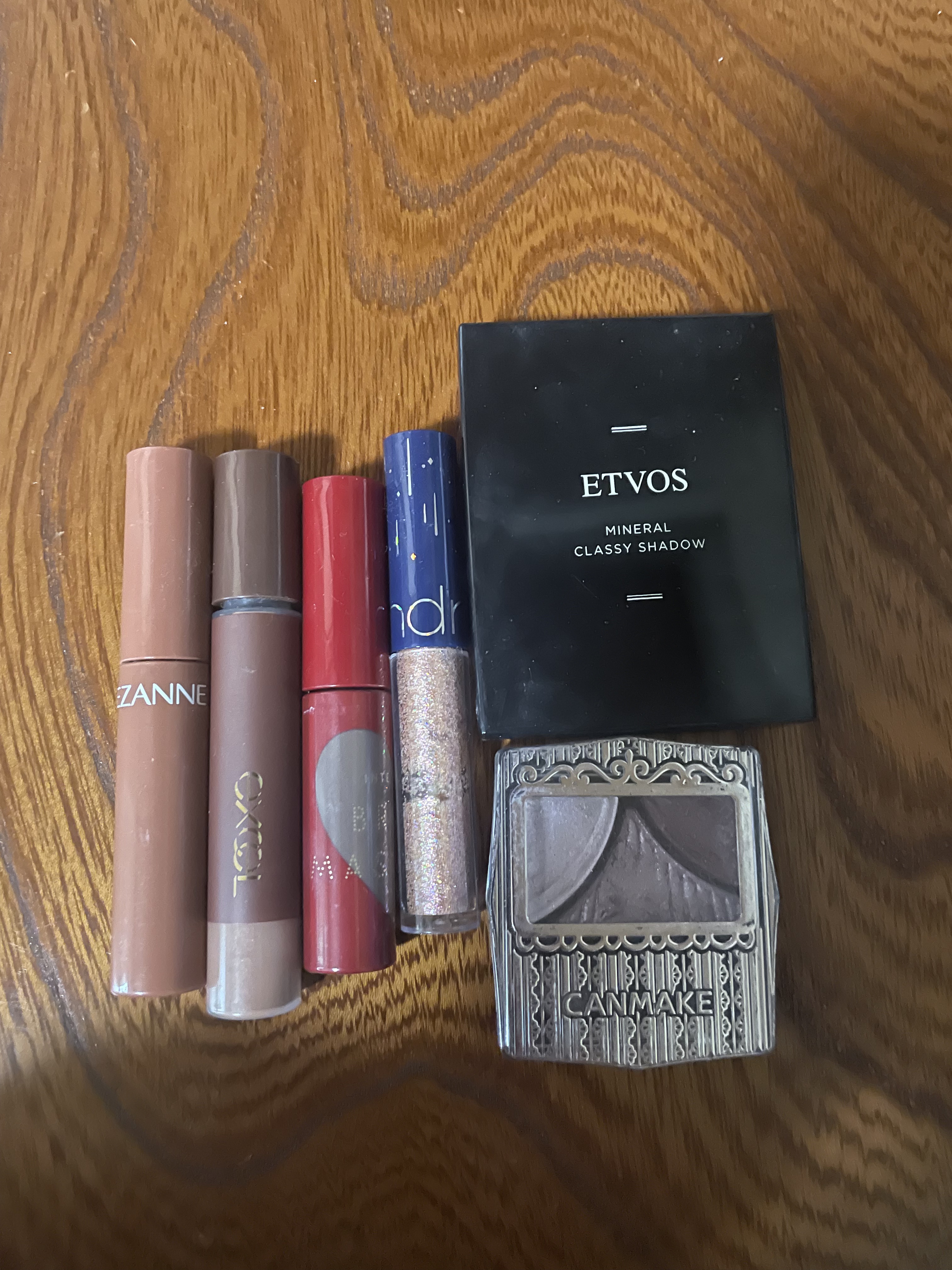 ミネラルクラッシィシャドー モデラートピーチ（生産終了）/エトヴォス/アイシャドウパレットを使ったクチコミ（2枚目）