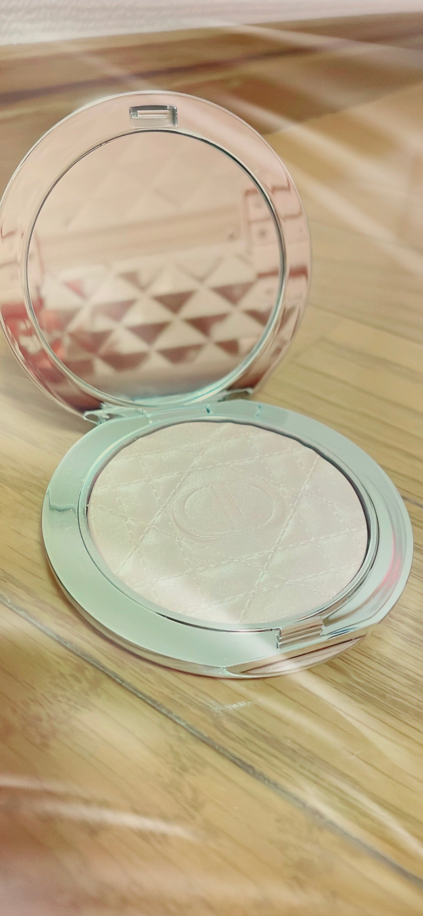 ディオールスキン フォーエヴァー グロウ ルミナイザー/Dior/ハイライトを使ったクチコミ(2枚目)