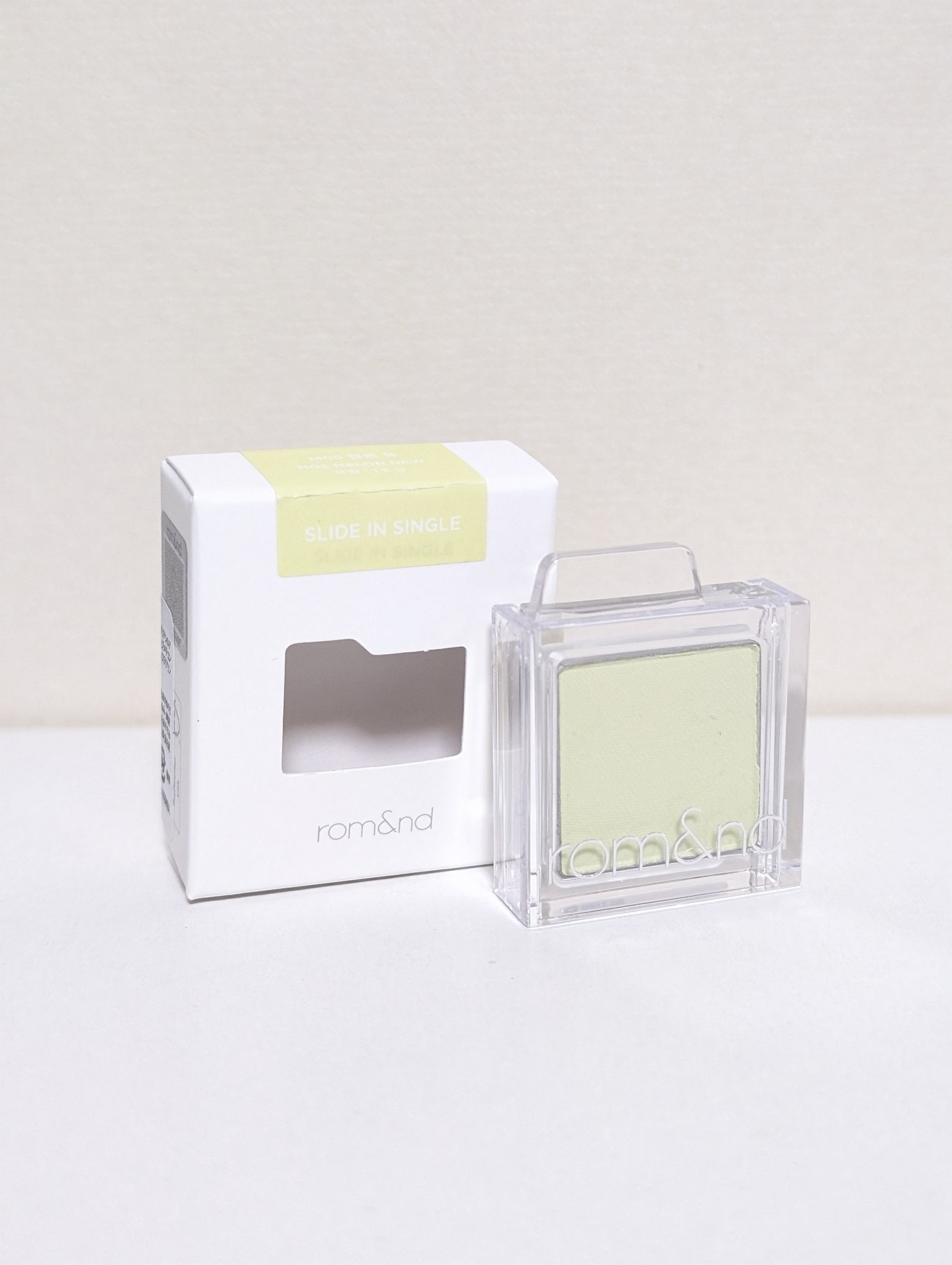 スライドインシングル M05 メロンデュー/rom&nd/単色アイシャドウを使ったクチコミ（3枚目）