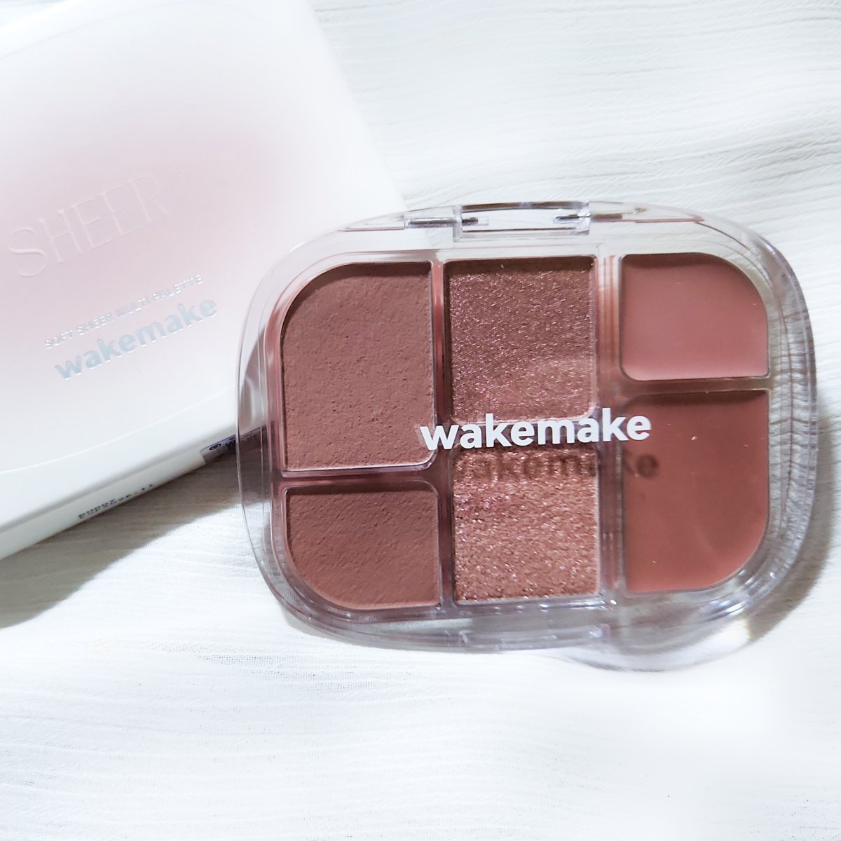 WAKEMAKE ソフトシアーマルチパレット 02 レイジーローズ

アイシャドウとしてもチークとしても使えるマルチパレット。

ゼリーマットやマットバーム、グロウバームなど質感の違うタイプものが入っているので雰囲気によって使いわけるのも良