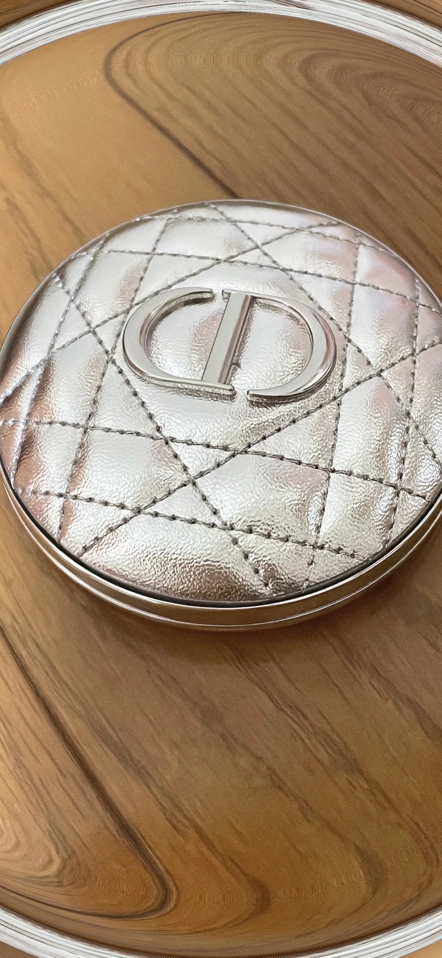 ディオールスキン フォーエヴァー グロウ ルミナイザー/Dior/ハイライトを使ったクチコミ(1枚目)