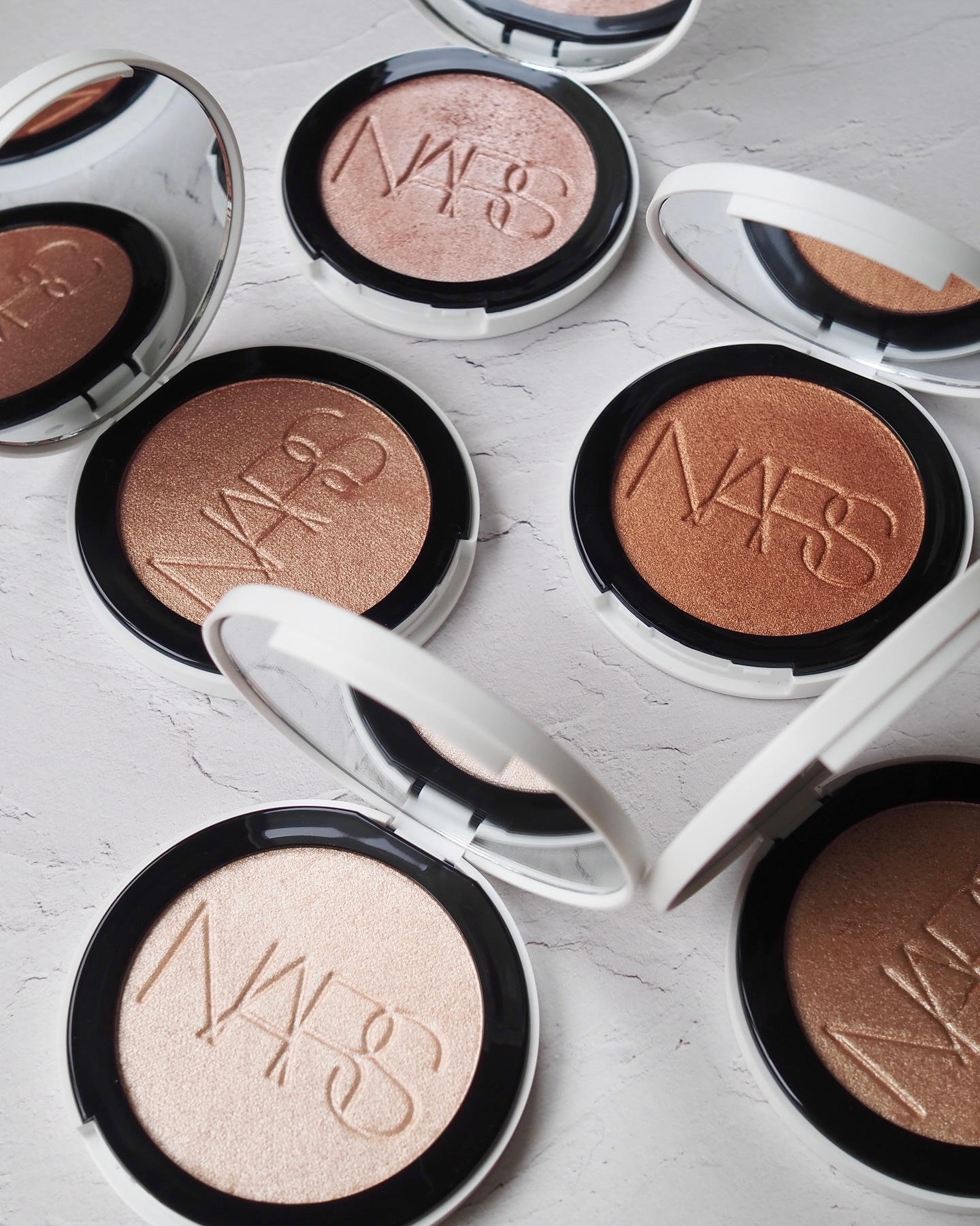 NARS ライトリフレクティング ルミナイジングパウダー/NARS/パウダーハイライトを使ったクチコミ（1枚目）