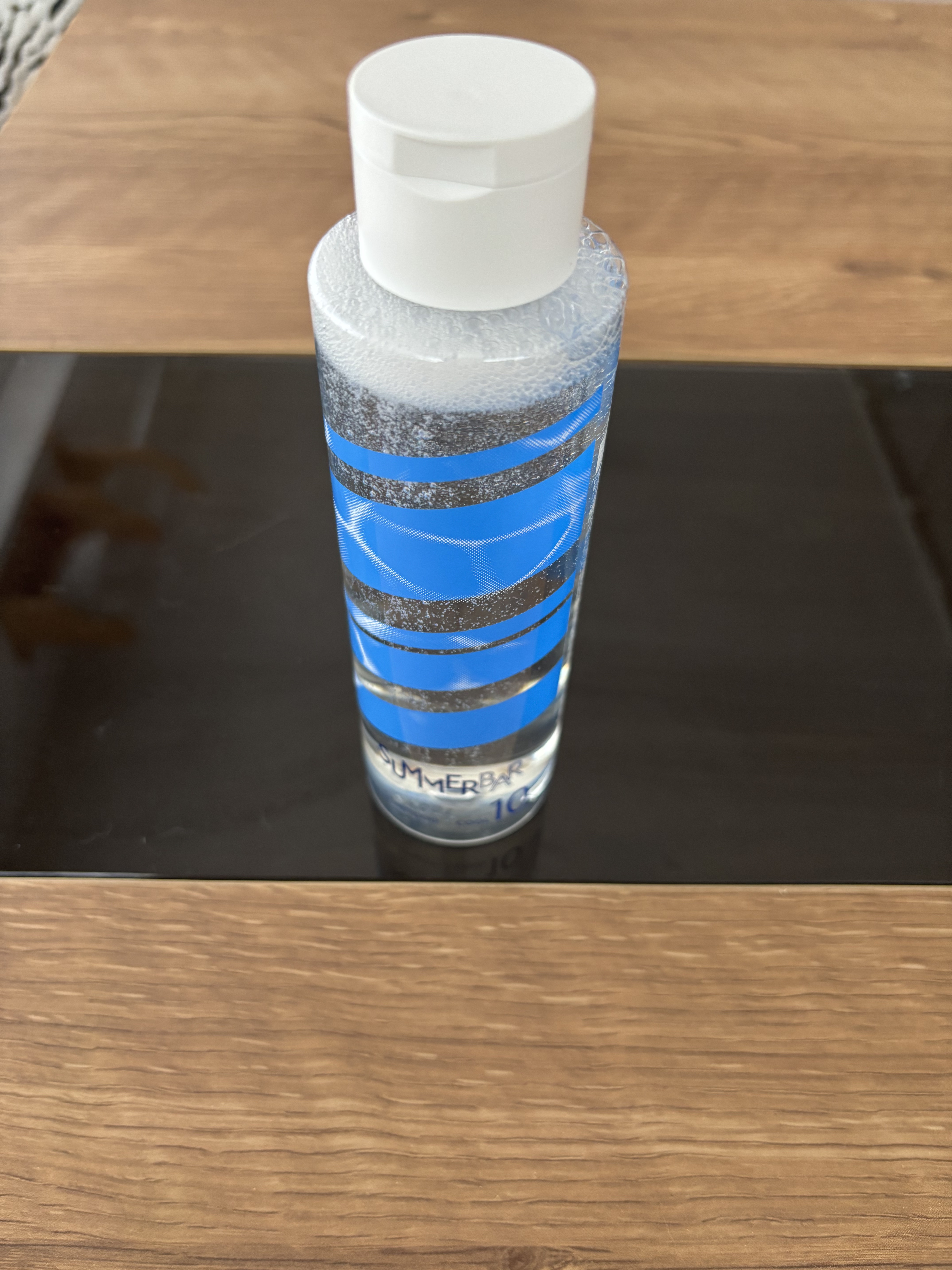 サマーバー　シャンプー　クール　10

おすすめいただいて楽天で購入

ボトルを傾けると泡立っていたので泡立ちがよいのかと思いましたが泡立ちは少し良く細かい泡ができ洗い心地もよかったです

メントール感が好きな方には程よい強さ
使用後だんだ