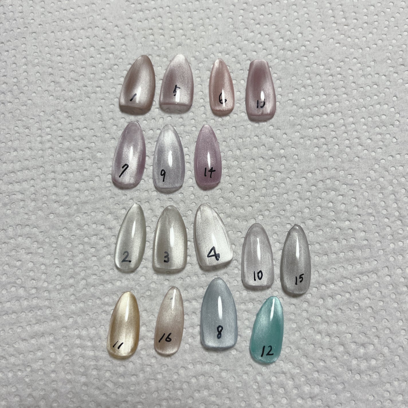 桜羽 on LIPS 「マグネットネイル🧲💅こちらSHEINの育ててにゃんこというゲー..」(2枚目)