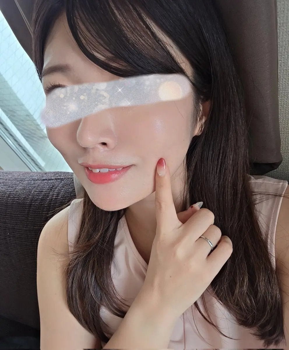 ゆぴコスメ🍑 フォロバ100 on LIPS 「うるっとしたツヤ肌が簡単に作れる!水感テクスチャーの #あざむ..」(3枚目)