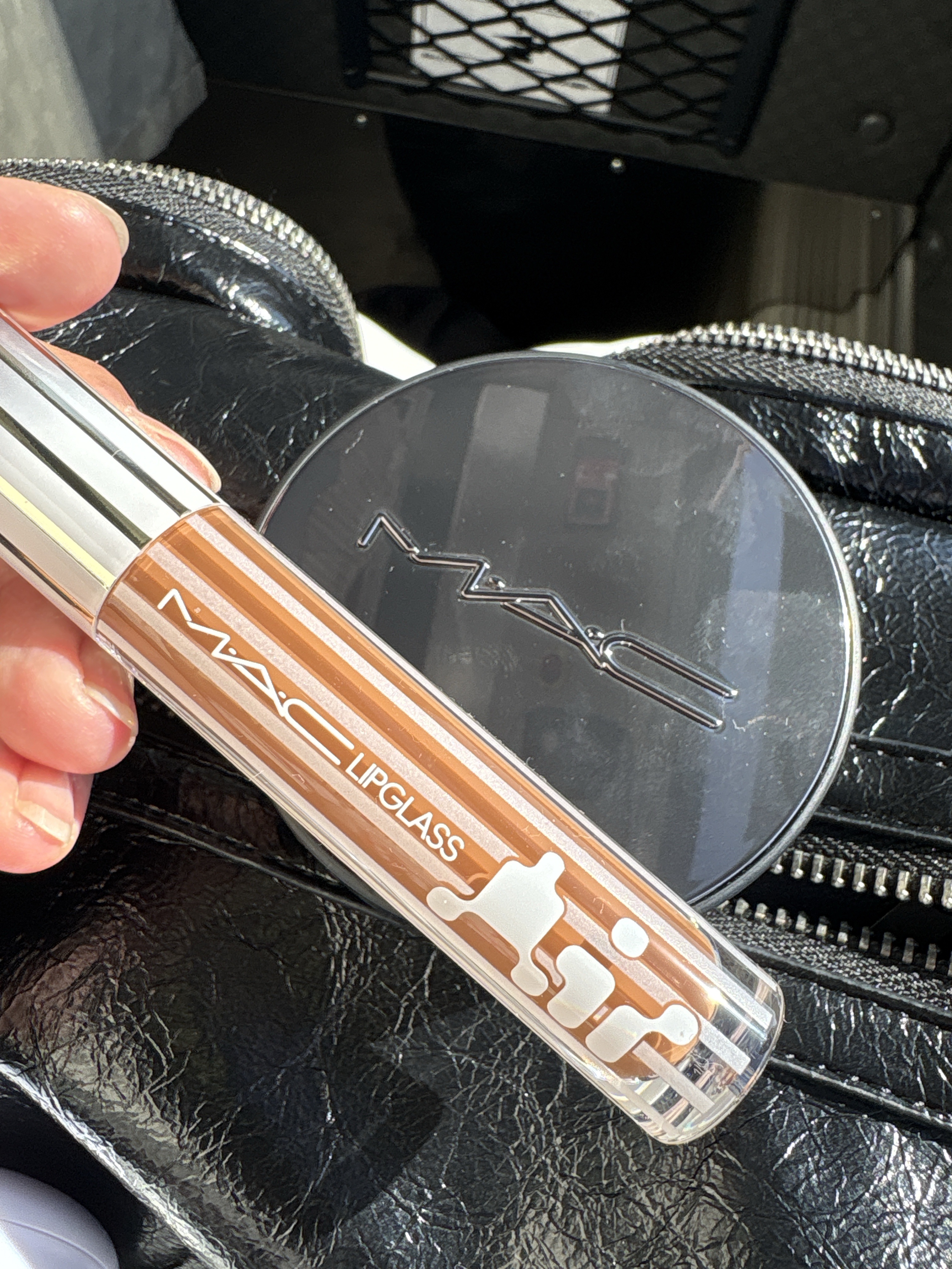 リップガラス エアー インスティンクト（ウォームベージュ）/M・A・C/リップグロスを使ったクチコミ（1枚目）