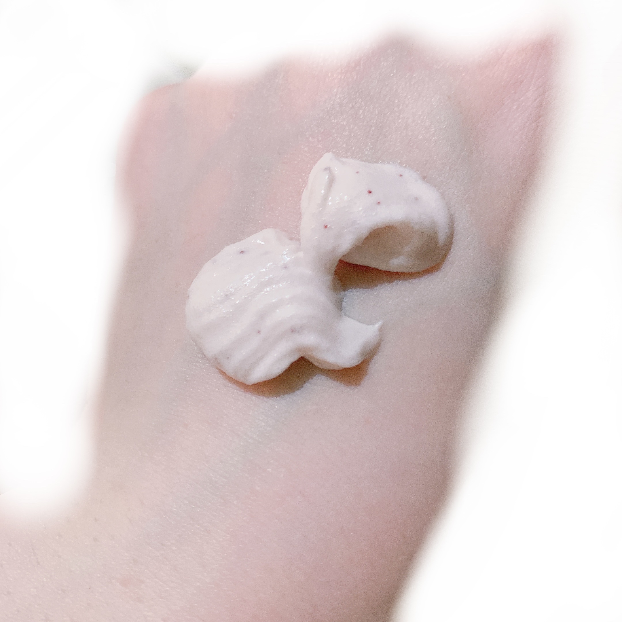 ダヴ ふわとろクリーミースクラブ ザクロ＆シアバター 225ml/ダヴ/ボディスクラブを使ったクチコミ（3枚目）