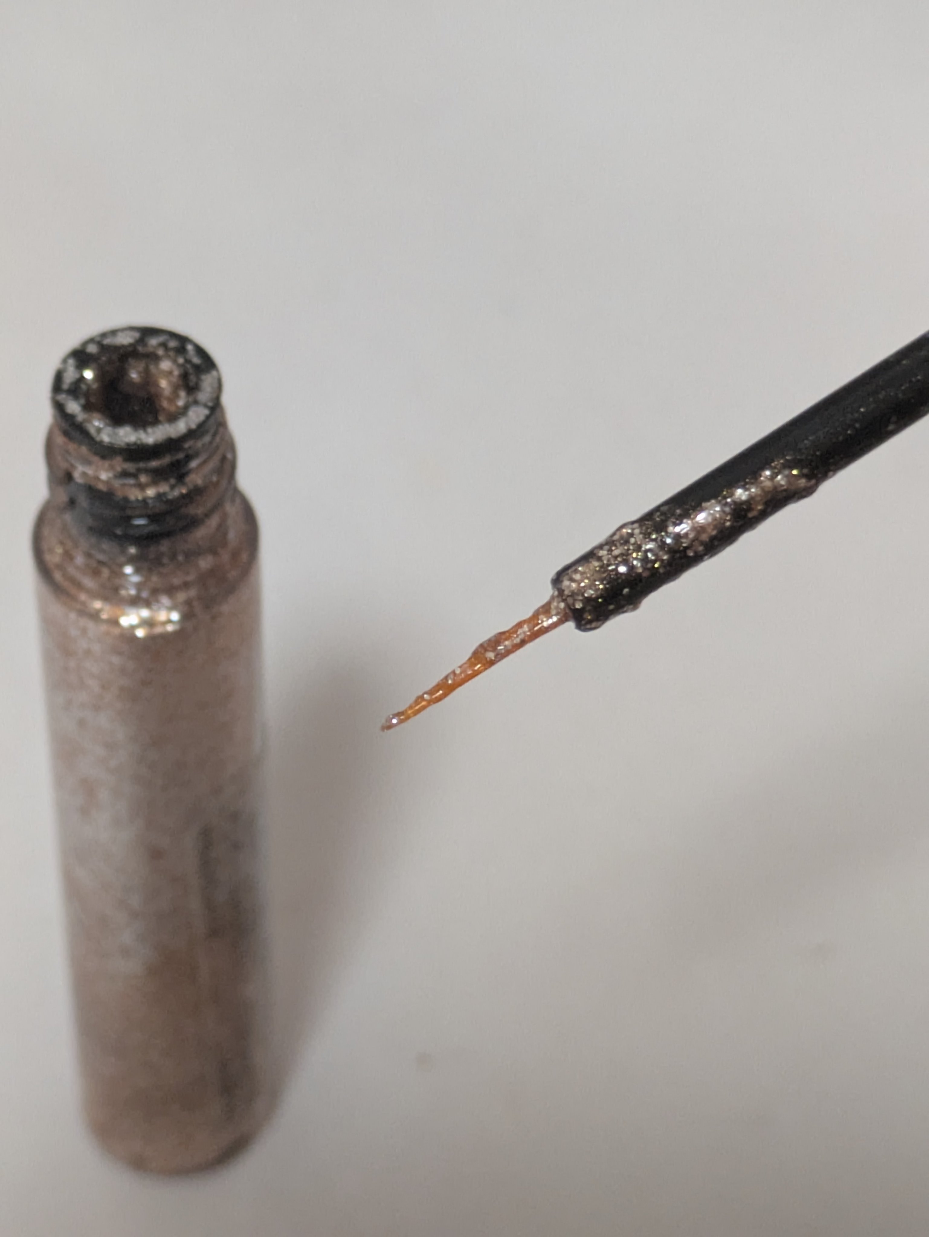 グリッターライナー(MFLリキッドアイシャドウ) ピンクベージュ/DAISO/ジェルアイライナーを使ったクチコミ（3枚目）