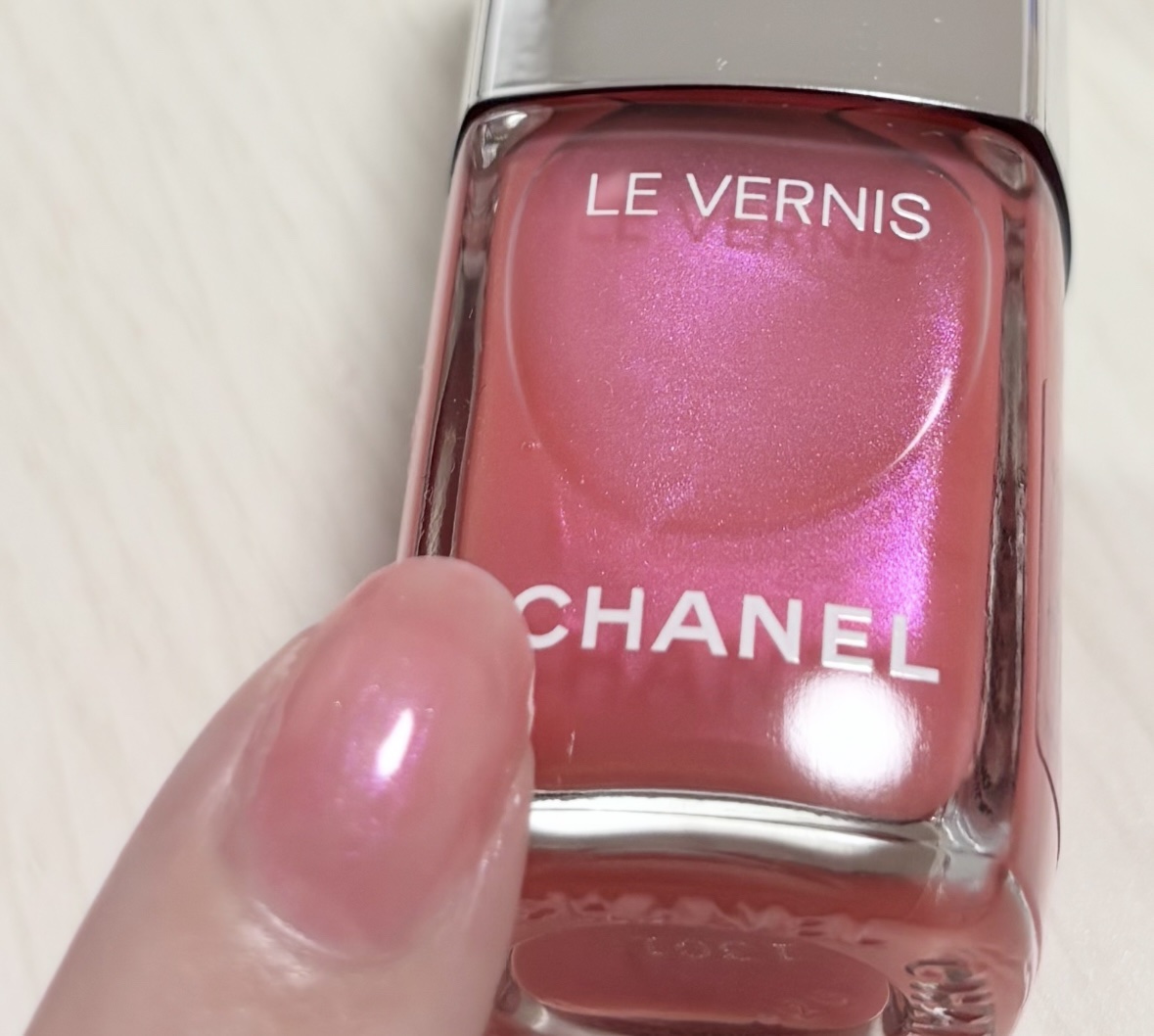 ヴェルニ 401 ピーチ アイコン / CHANEL(シャネル) | LIPS