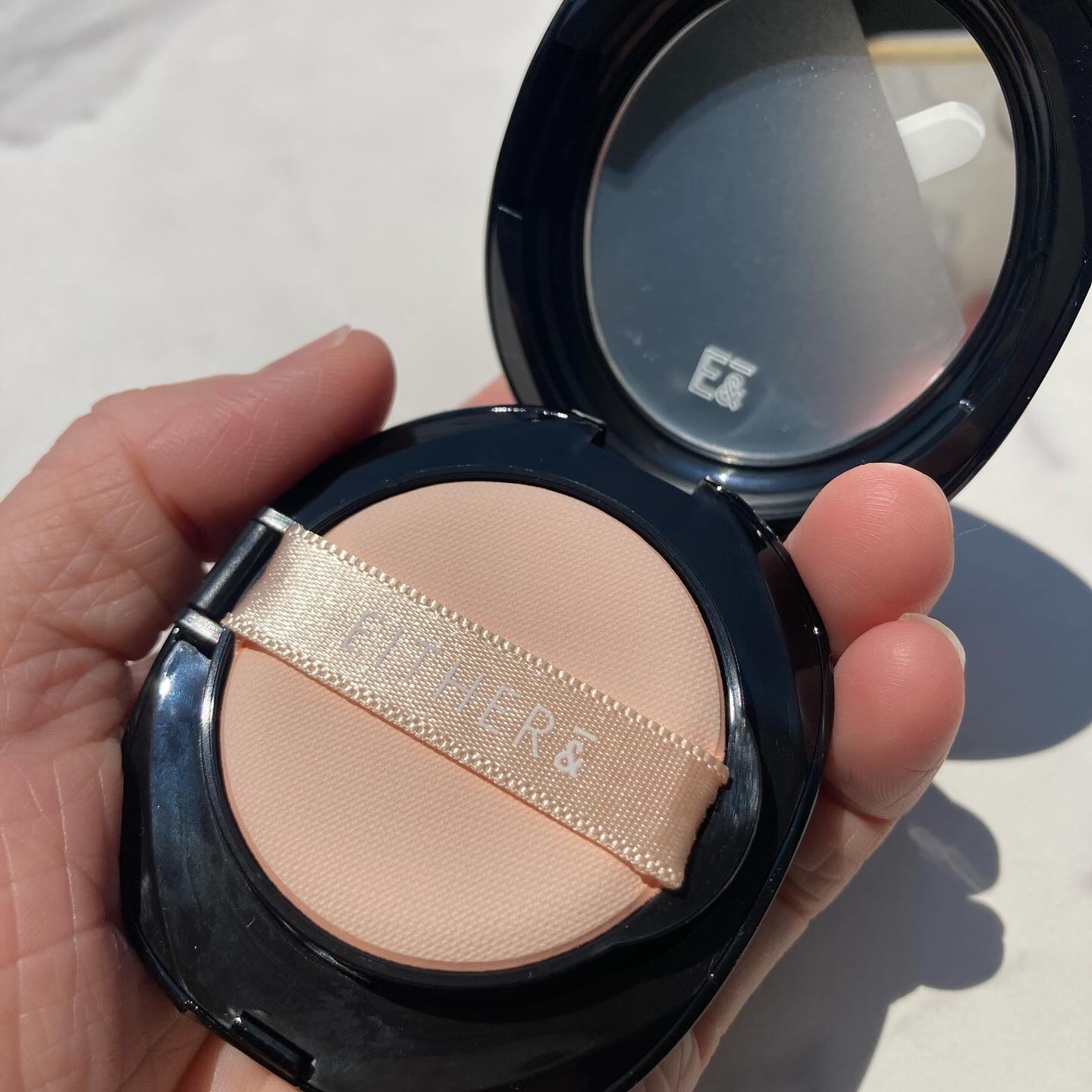 Pebble Glow Cushion 17P PORCELAIN/EITHER＆/クッションファンデーションを使ったクチコミ（3枚目）