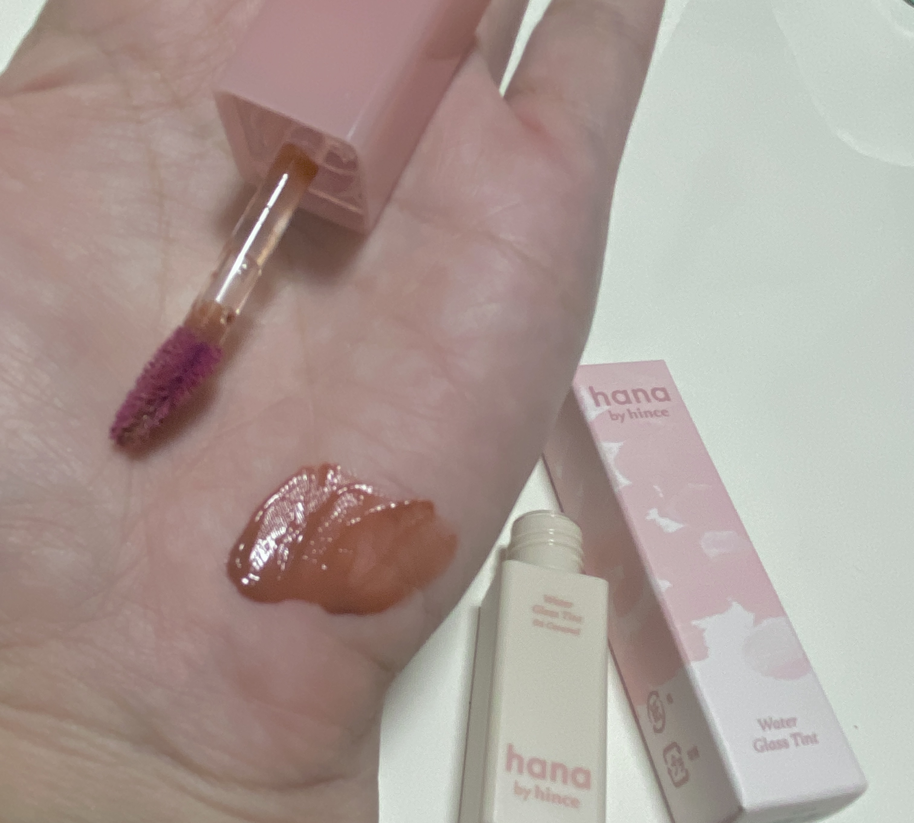 ウォーターグラスティント 04 キャラメル/hana by hince/口紅を使ったクチコミ（2枚目）