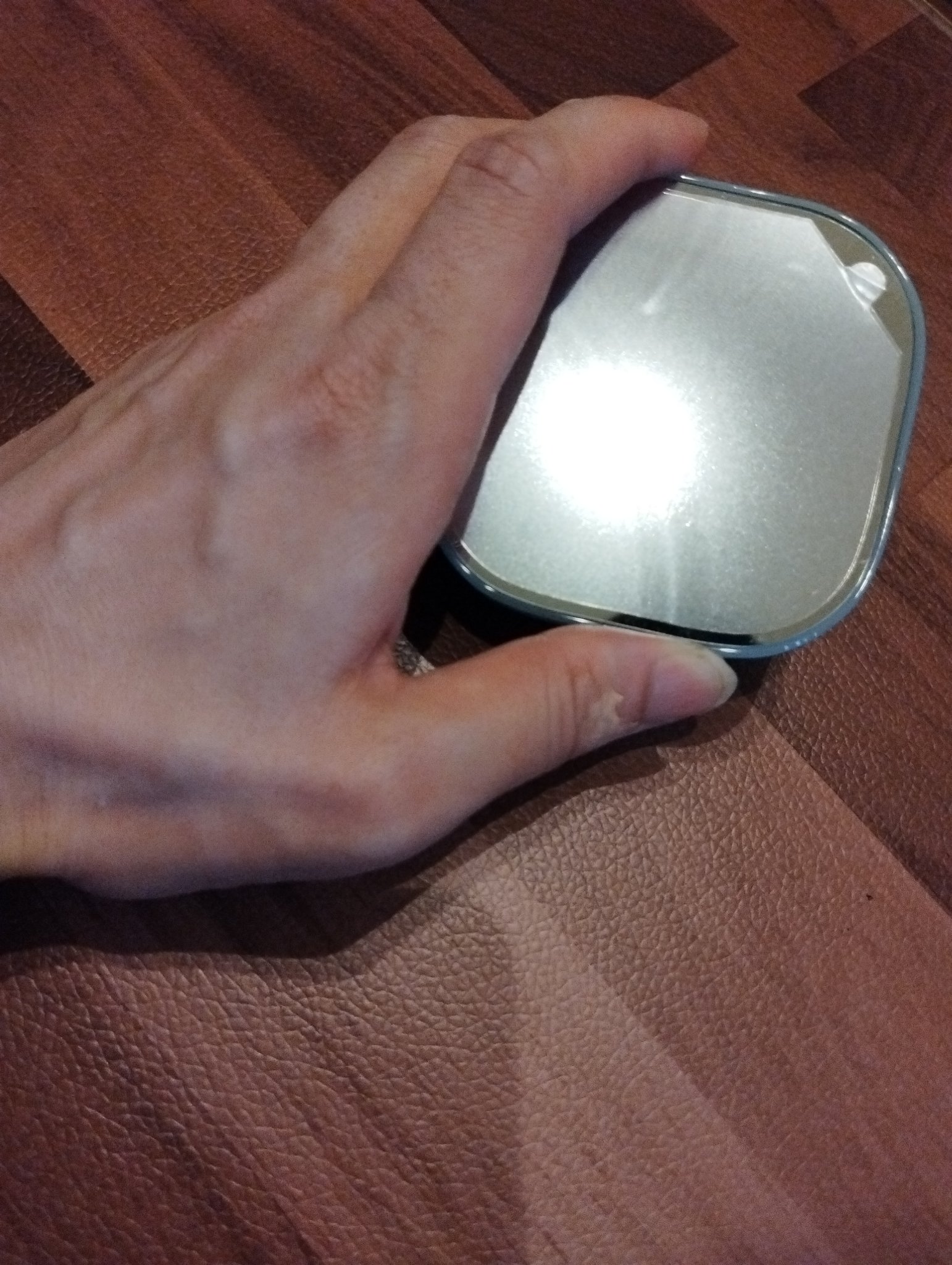 #PR
#ラネージュ
#LIPSプレゼント

オシャレなパッケージ
ボタンを押すとあくタイプは新鮮です💖
お肌に密着しやすいのでカバー力抜群！！ #PR #ラネージュ