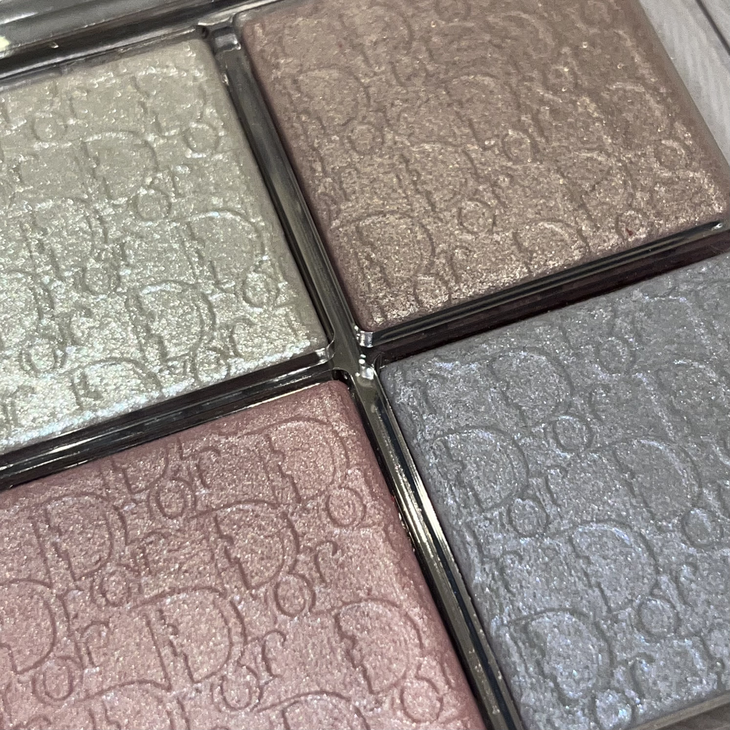 ディオール バックステージ フェイス グロウ パレット/Dior/ハイライトを使ったクチコミ（2枚目）