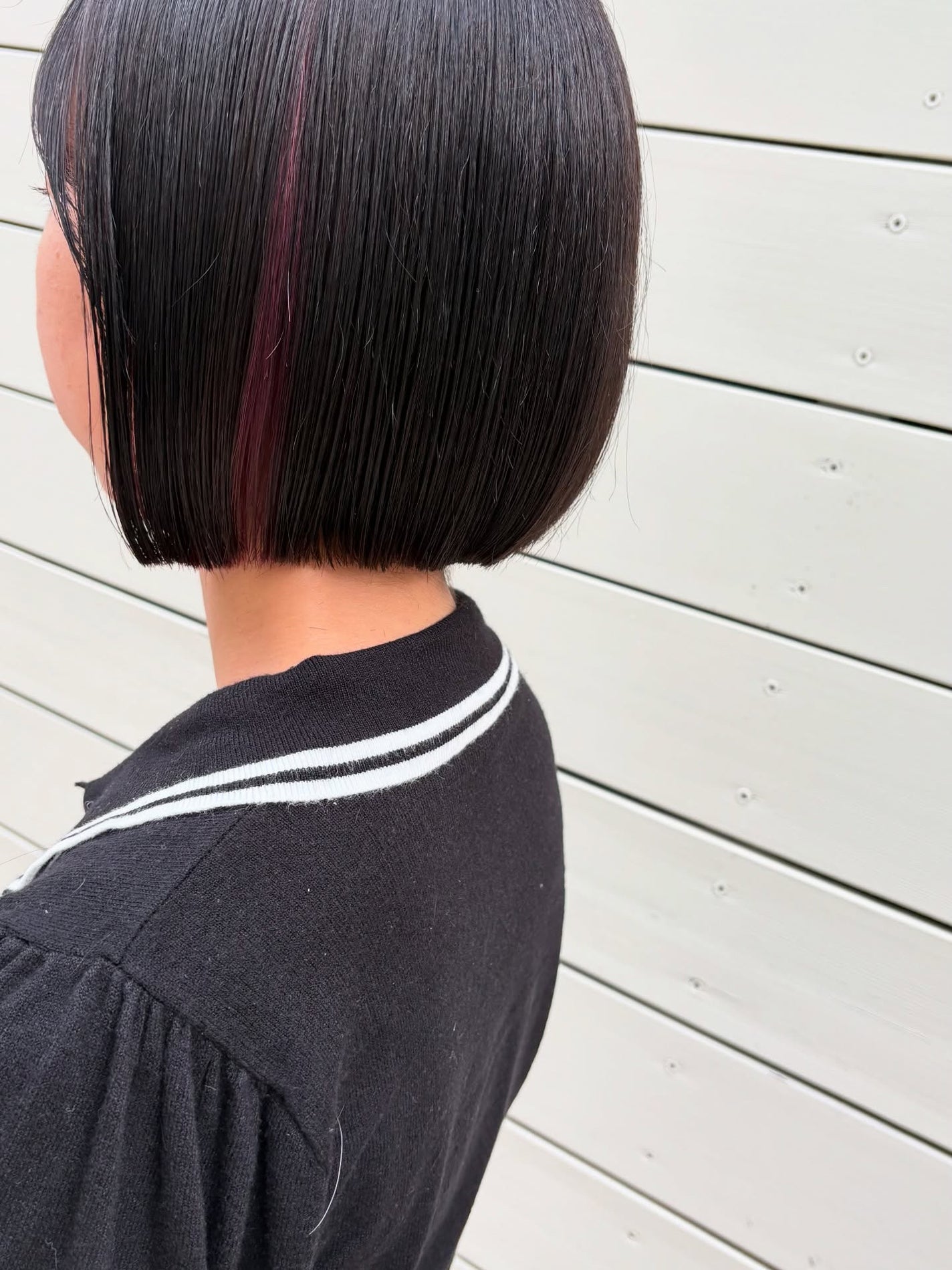 ゆうひ☁*°美容師 on LIPS 「顎ラインのミニボブ×イヤリングカラー🖤×🩷画像は保存してカウン..」(1枚目)