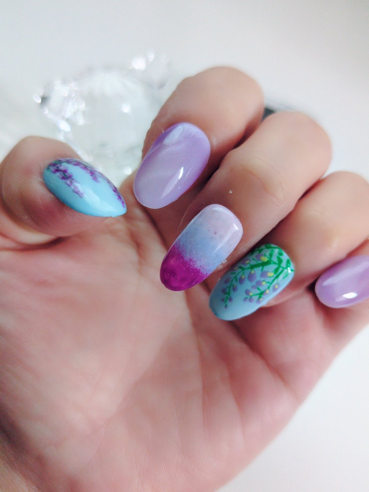 苺 on LIPS 「ハンドメイド グラデーション&藤の花デザイン ネイルチップ❀❀..」(2枚目)