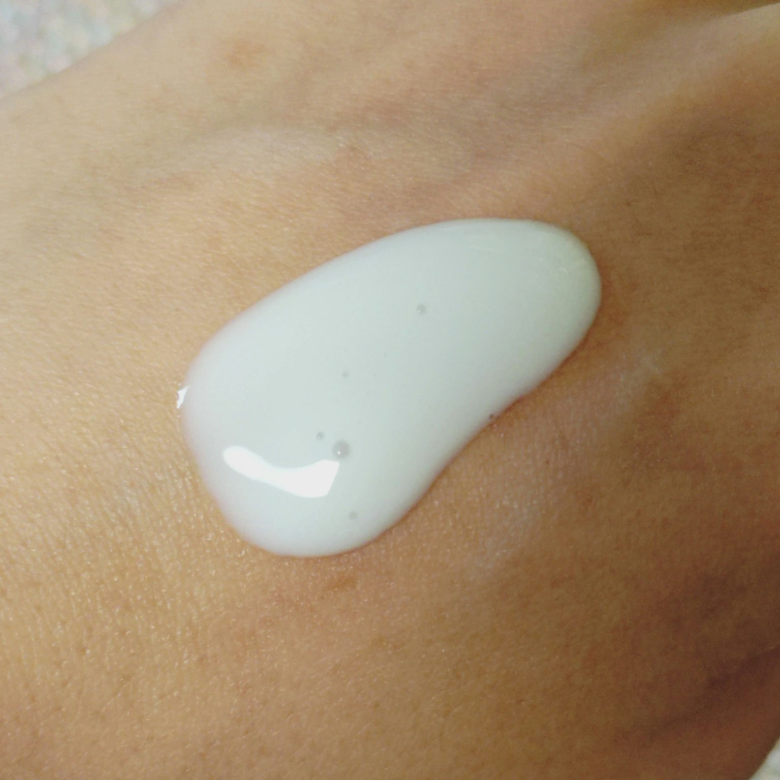 ベリー モイスチャライジング サンクリーム/SKINFOOD/日焼け止めクリームを使ったクチコミ（2枚目）