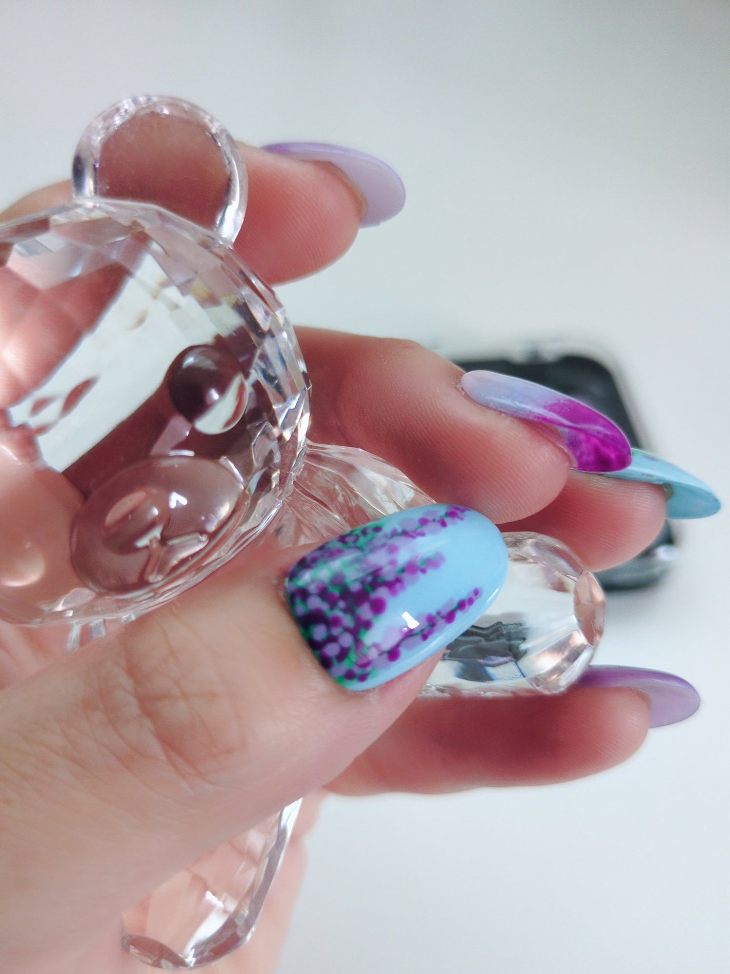 苺 on LIPS 「ハンドメイド グラデーション&藤の花デザイン ネイルチップ❀❀..」(3枚目)