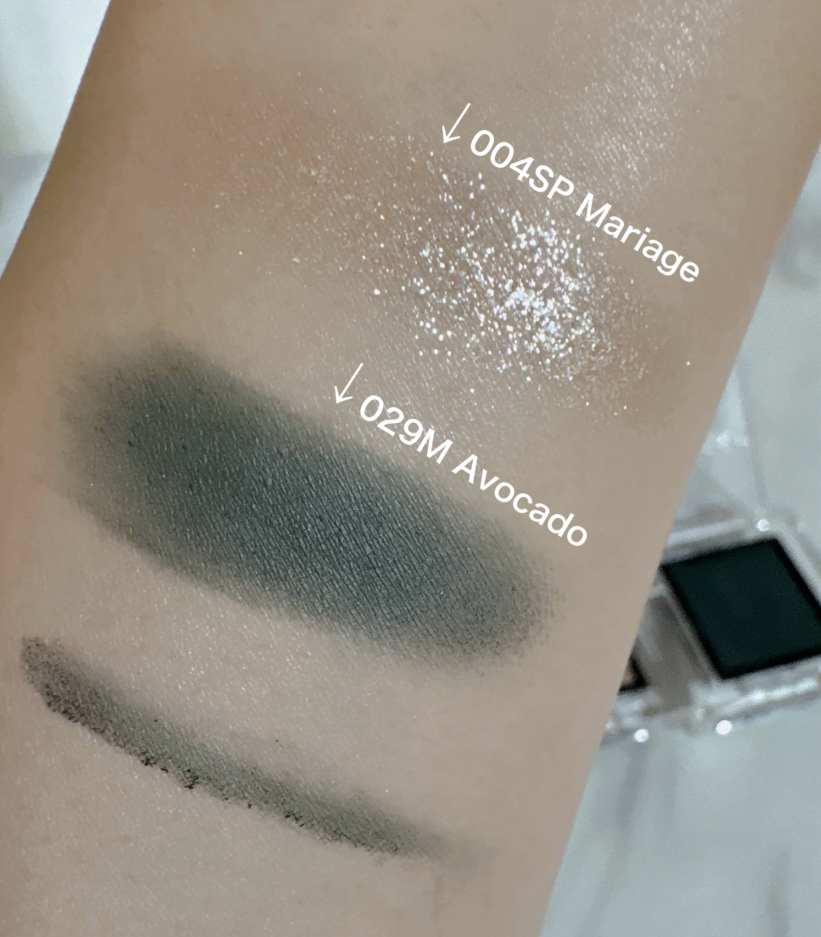 アディクション ザ アイシャドウ スパークル/ADDICTION/単色アイシャドウを使ったクチコミ（2枚目）