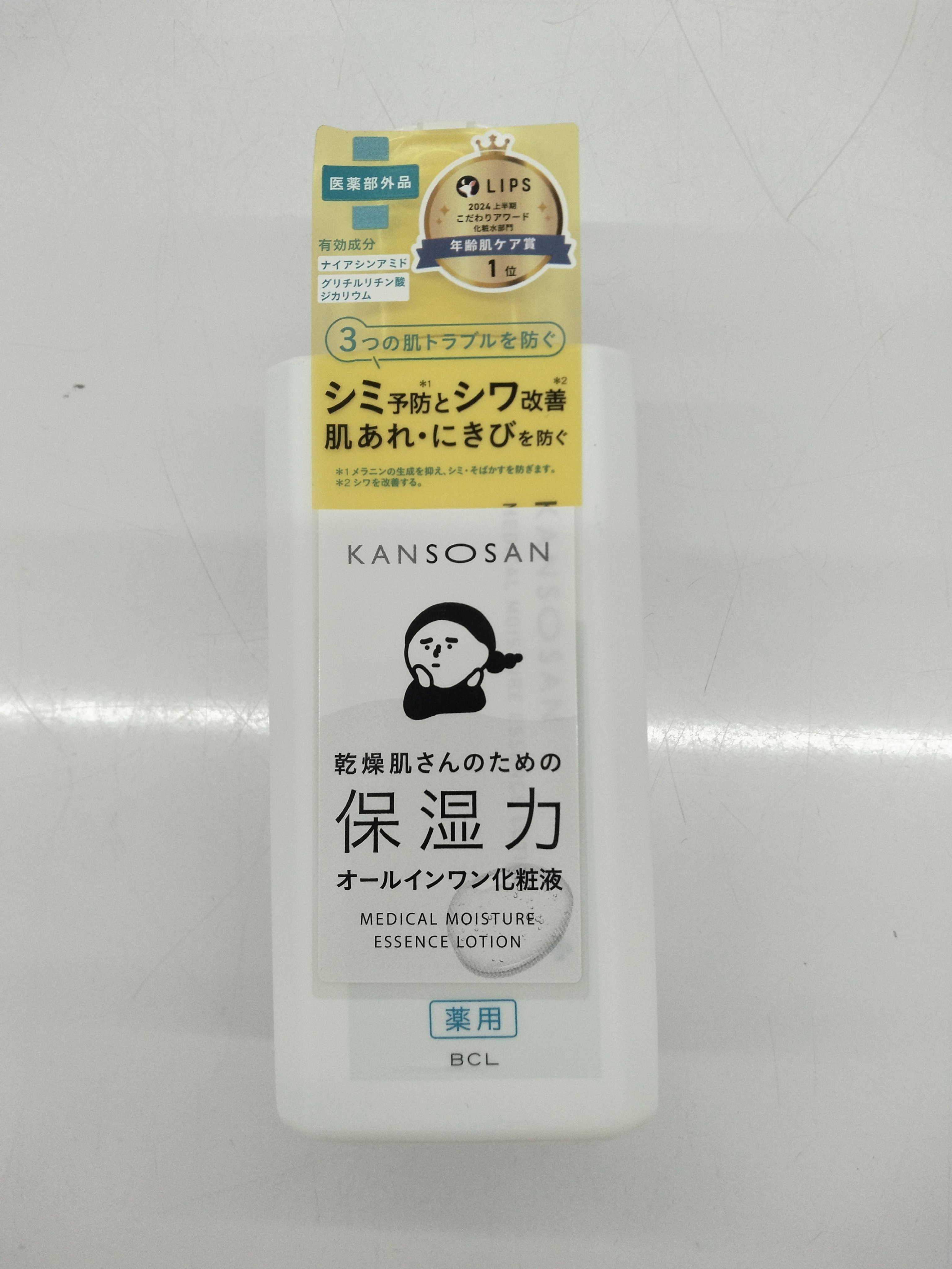 「乾燥さん オールインワン化粧液」は、乾燥肌に特化したオールインワンタイプの化粧品です。この製品は、乳液、化粧水、美容液などの役割を一つにまとめて掛け合わせ、日々のスキンケアを手軽に行えるように設計されています。

### 主な特徴

1.