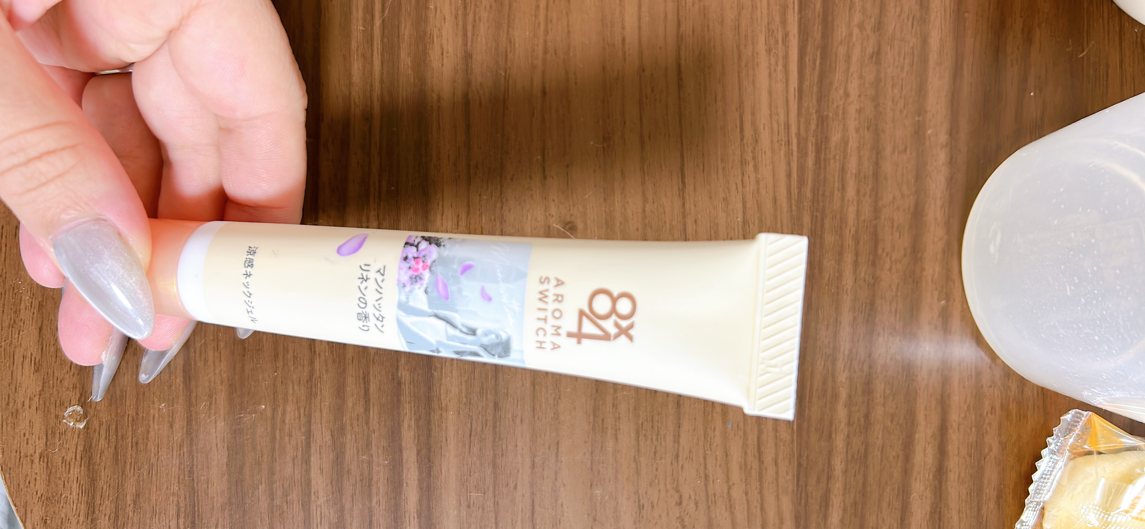 8x4 アロマスイッチ 涼感ネックジェル マンハッタンリネンの香り/８ｘ４/デオドラント・制汗剤を使ったクチコミ（3枚目）