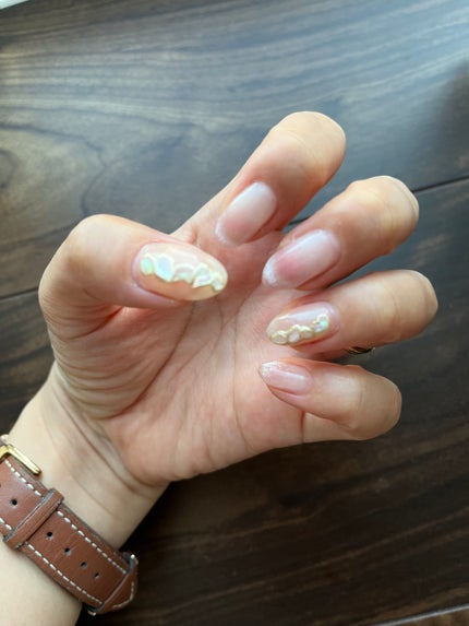 ぽんめぐ𓃠 on LIPS 「夏ネイルシェル埋めて。荒目マグでフレンチ明日から美容院で働くの..」(1枚目)