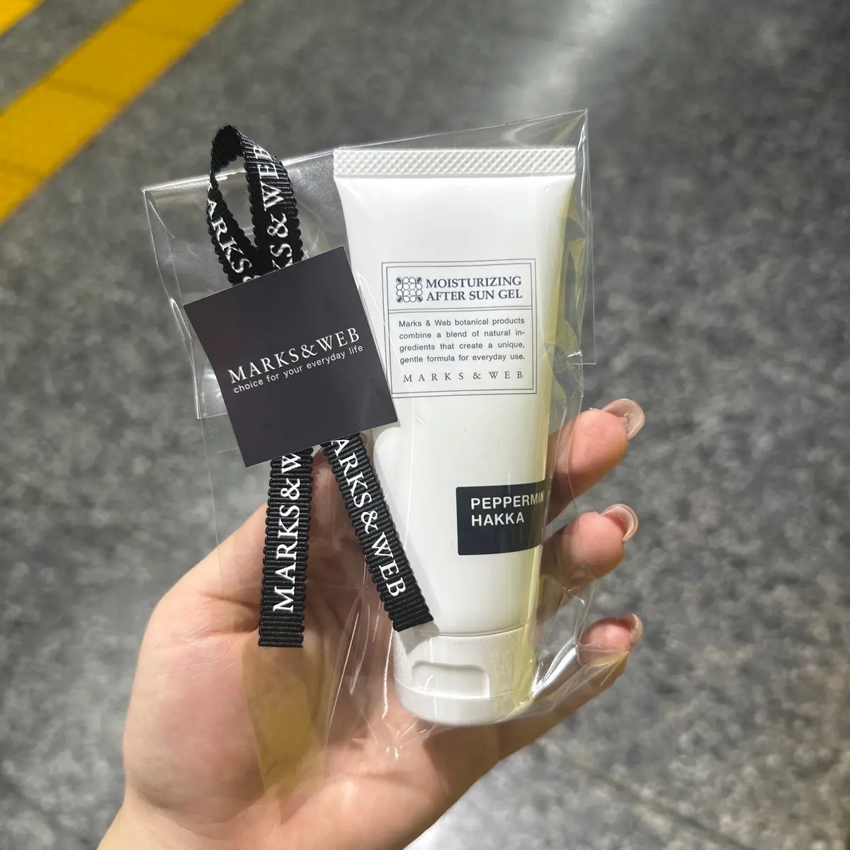 モイスチャーライジングアフターサンジェル　グレープフルーツ/ユーカリ/MARKS&WEB/ボディローションを使ったクチコミ（2枚目）