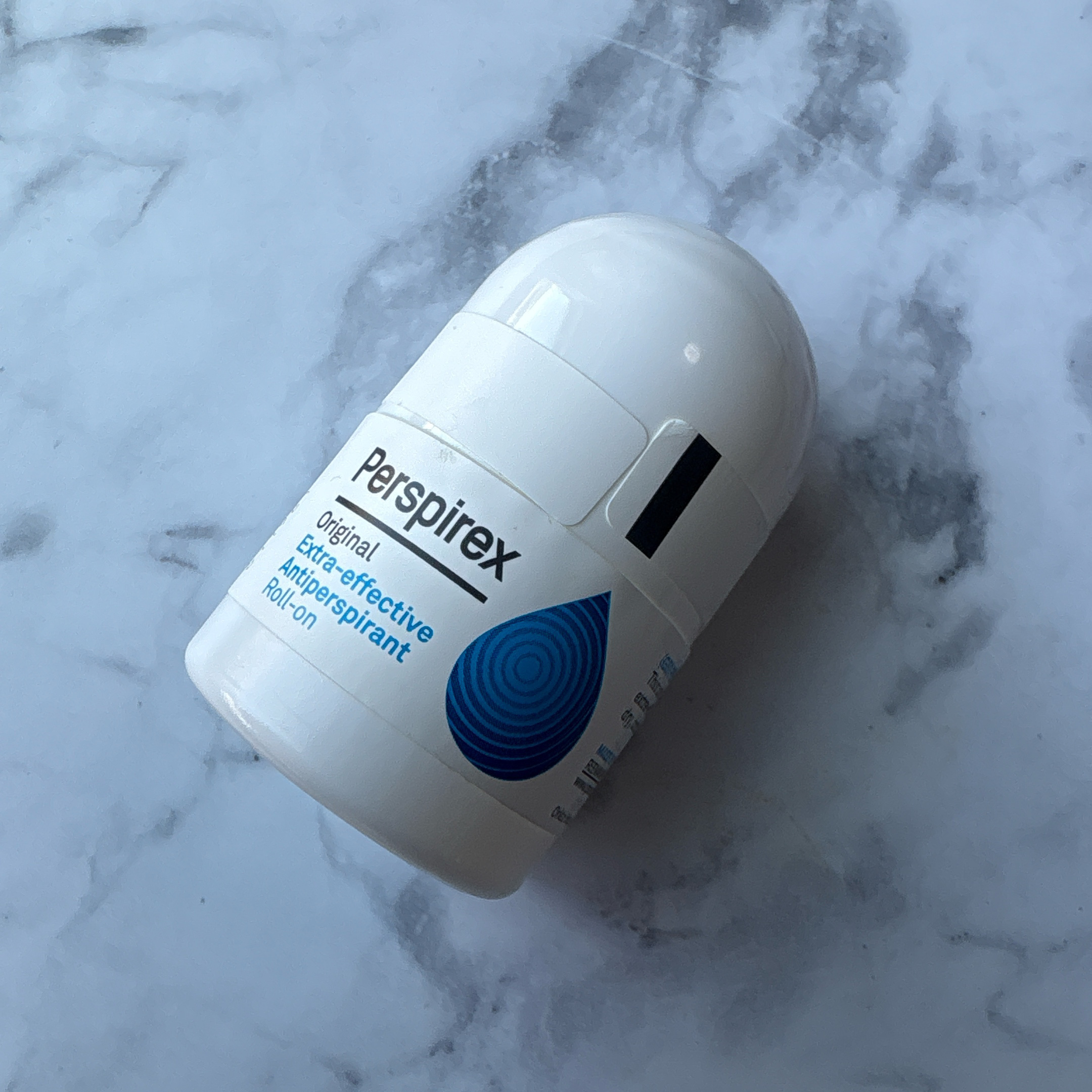 ＼Perspirex／
Perspirex デトランスα

海外からの発送だったので、到着まで少し時間がかかりました💦

こんなに小さいのに、意外と長持ちします。

日本の制汗剤とは違い、就寝前に塗るタイプ。
すると、効果が3〜5日持続す