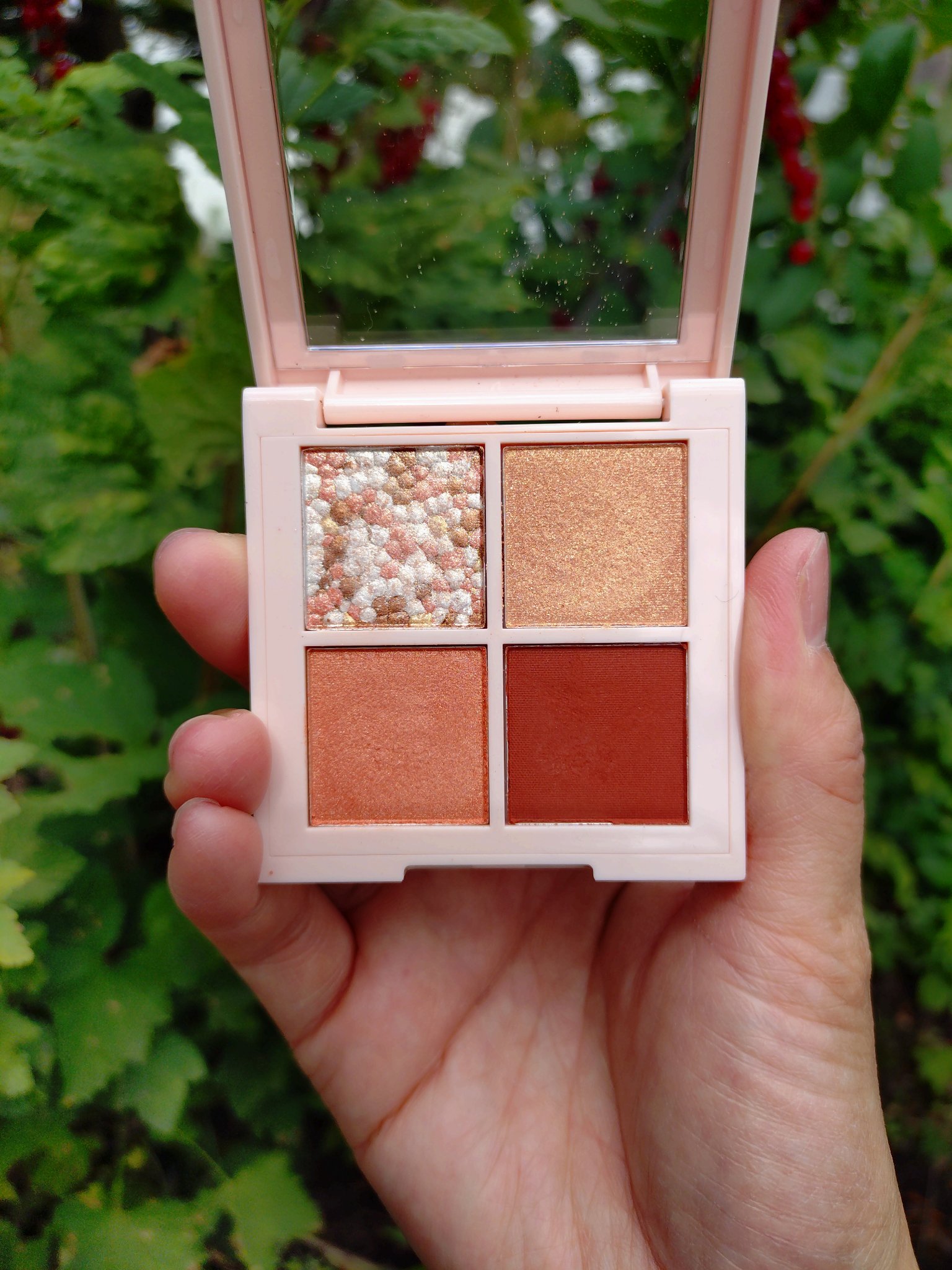 レブロン ダズル アイシャドウ クアッド/REVLON/アイシャドウパレットを使ったクチコミ（2枚目）