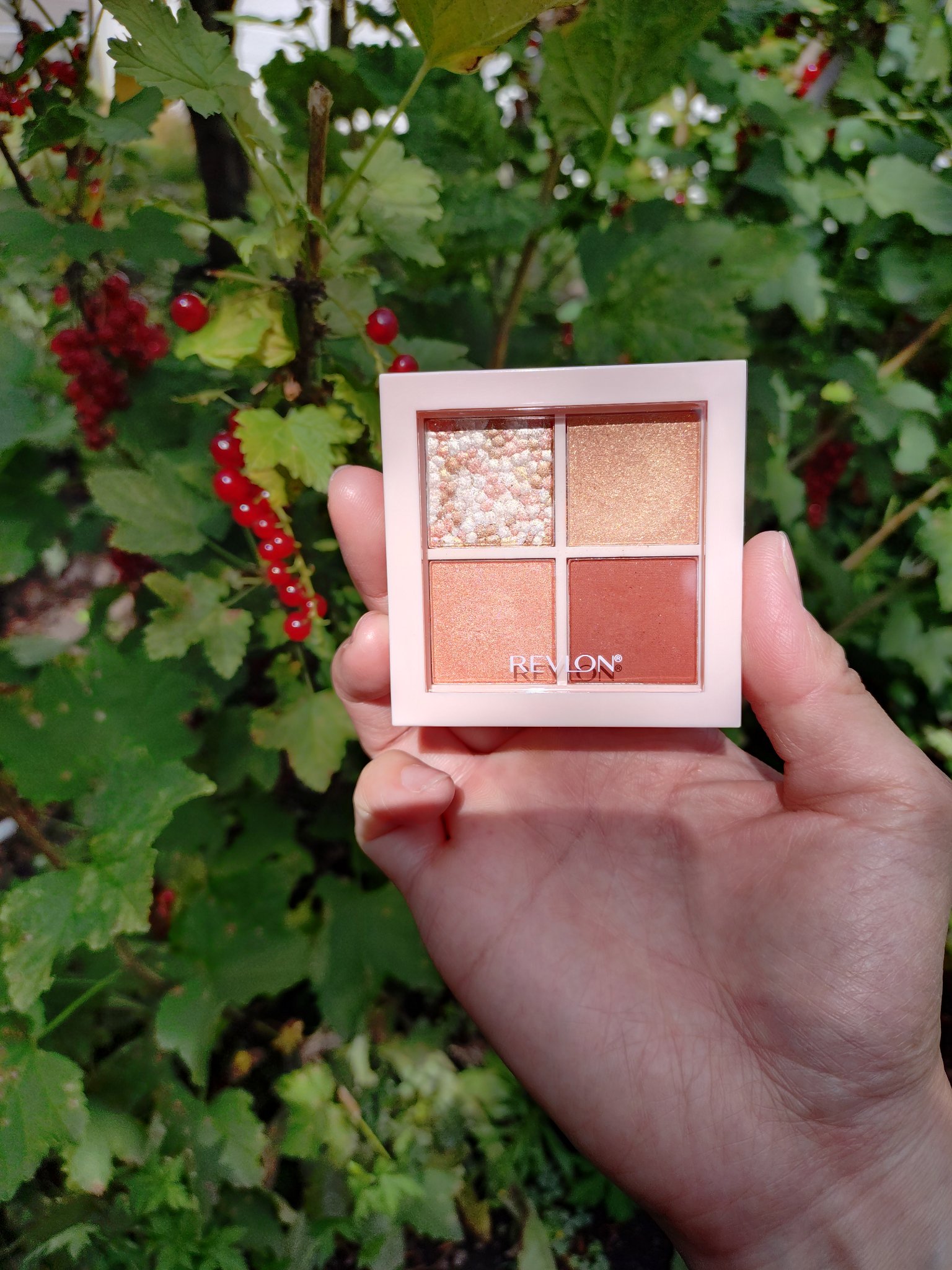 レブロン ダズル アイシャドウ クアッド/REVLON/アイシャドウパレットを使ったクチコミ（1枚目）