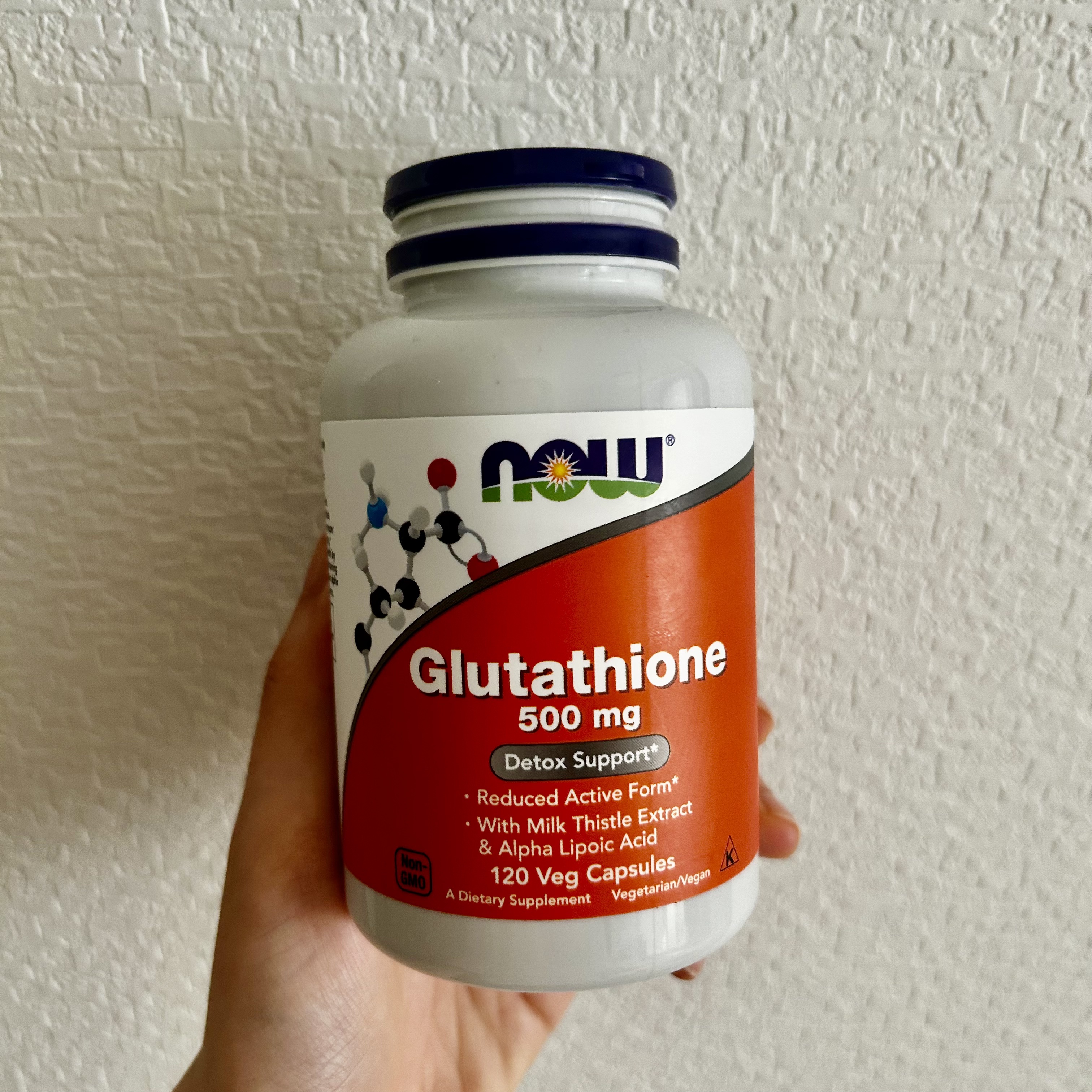 グルタチオン サプリ

✼••┈┈••✼••┈┈••✼••┈┈••✼••┈┈••✼

日焼けが気になるこの季節！

内側からもケアしたいと思い飲み始めました！



海外の製品だからか、かなり1錠が大きい💦

飲み方失敗すると胸に残ります