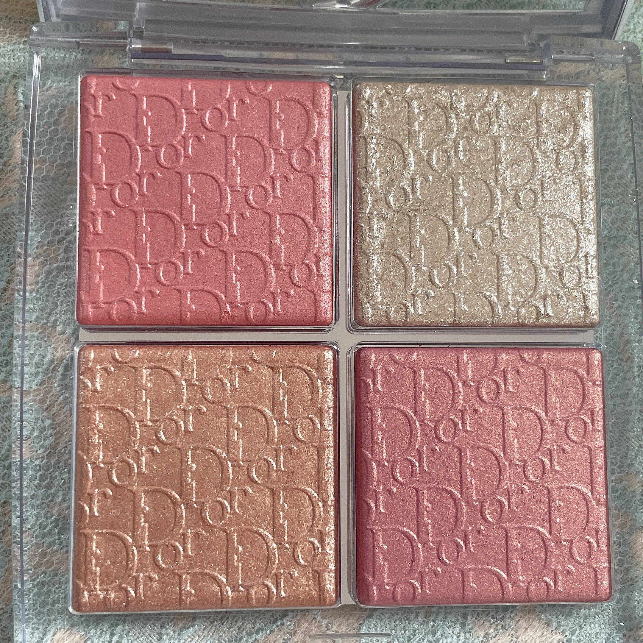 ディオール バックステージ フェイス グロウ パレット/Dior/ハイライトを使ったクチコミ（3枚目）