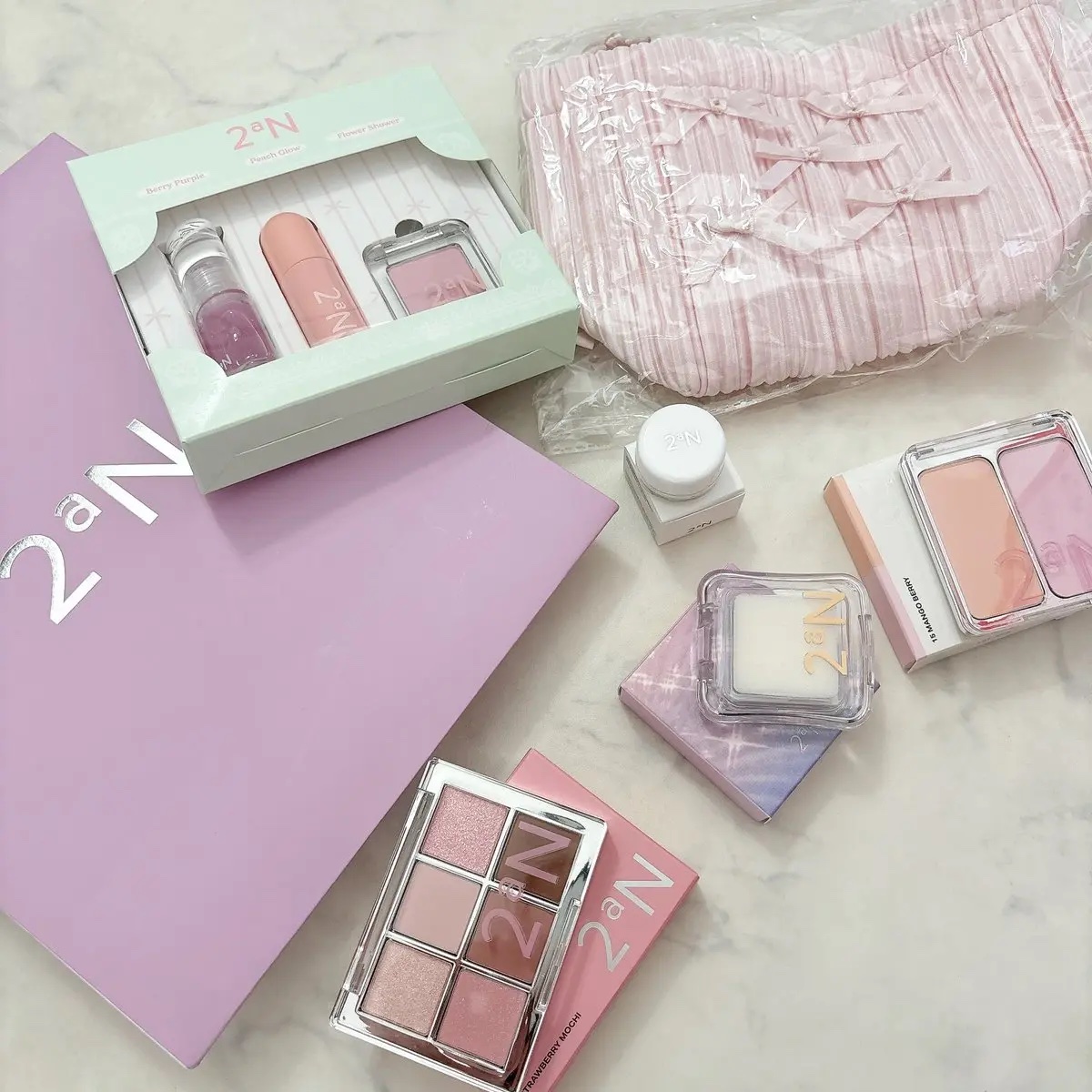 昨日は表参道ヒルズで開催されてる2aNのPOPUP行ってきました🫶

日本限定カラーのアイパレと、新色のチーク･ハイライトを購入🥳
🌟ベターミーアイパレット 15 ストロベリーモチ
🌟デュアルチーク マンゴーベリー
🌟ピュアグラッ