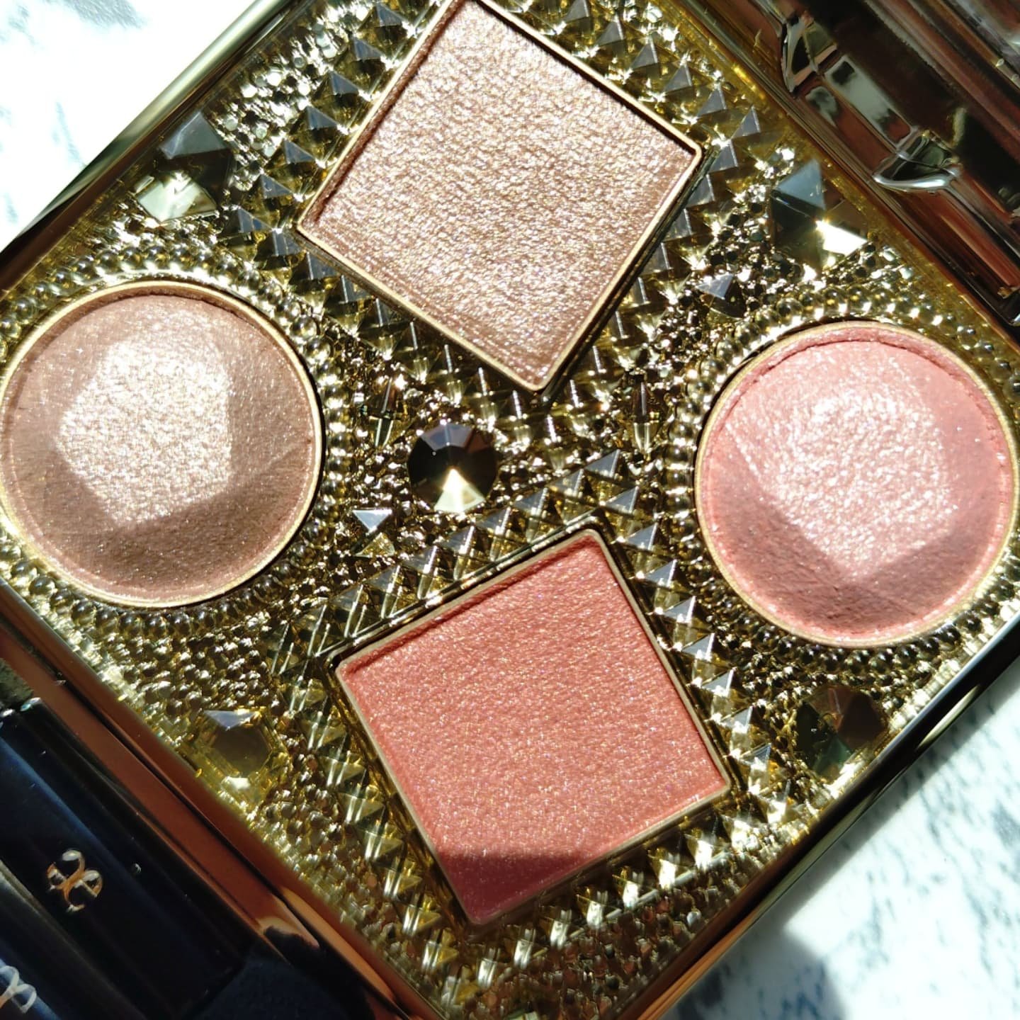 エレガンス ヌーヴェル アイズ/Elégance/アイシャドウパレットを使ったクチコミ（3枚目）