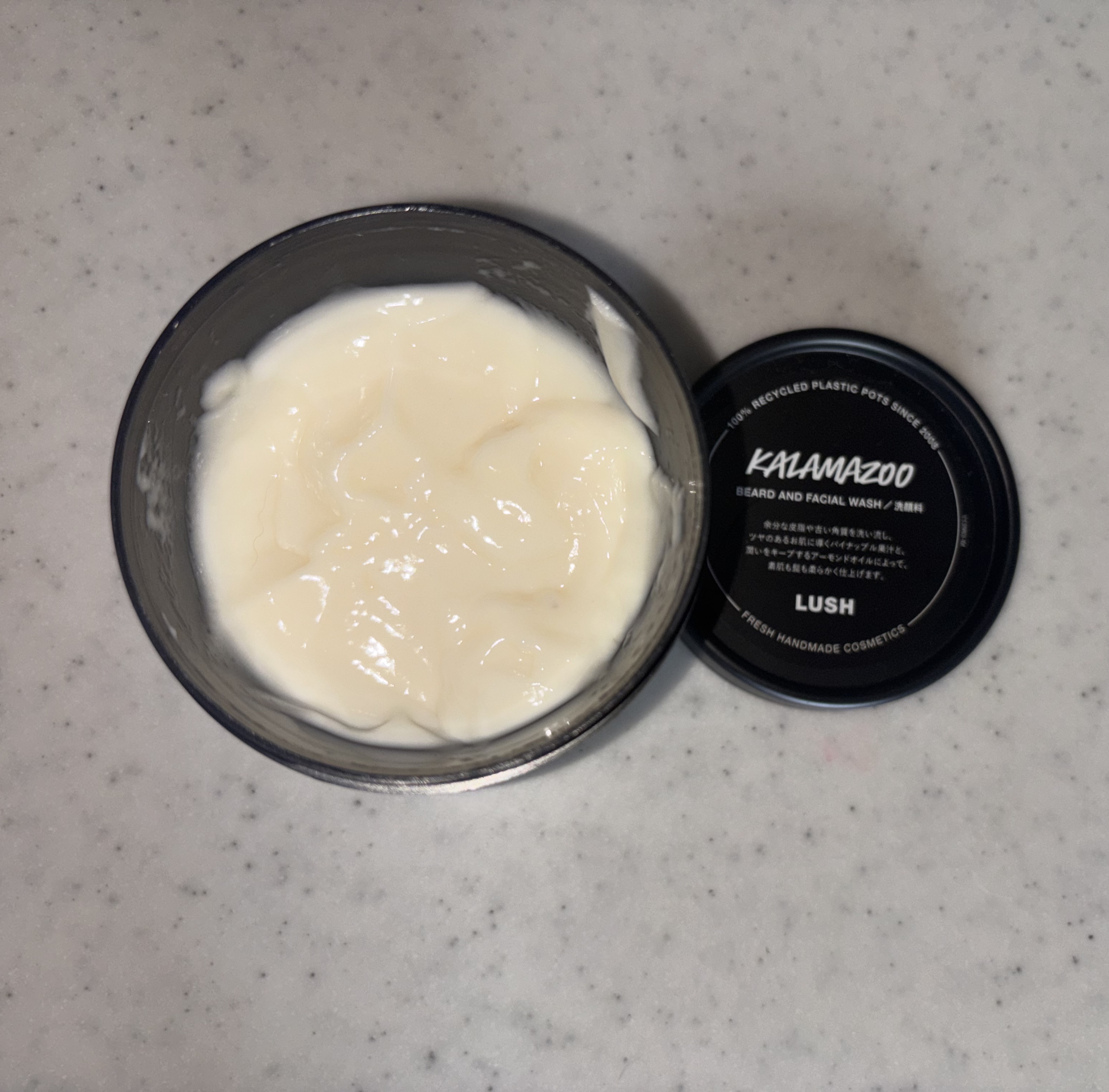 ラッシュ カラマズーのクチコミ「230g￥3670

LUSHの洗顔 カラマズー
パイナップル果汁など含んでいて優しめの酵素洗.....」（2枚目）