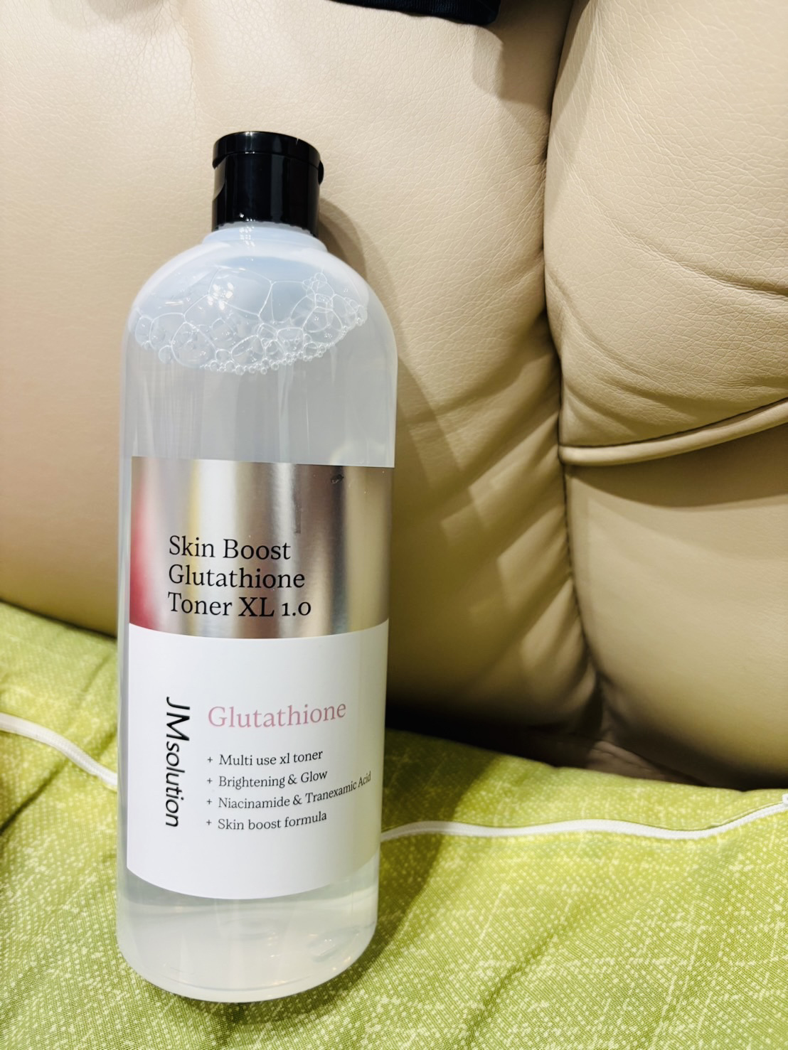 JMソリューション
スキンブーストグルタチオントナーエクスラージ

600mlと大容量なので、長期的に使えそうです。
様々な使い方ができるのも魅力的。

モデリングマスクに混ぜても良かったです。

使用してみると、肌に浸透が良く、潤いが持続