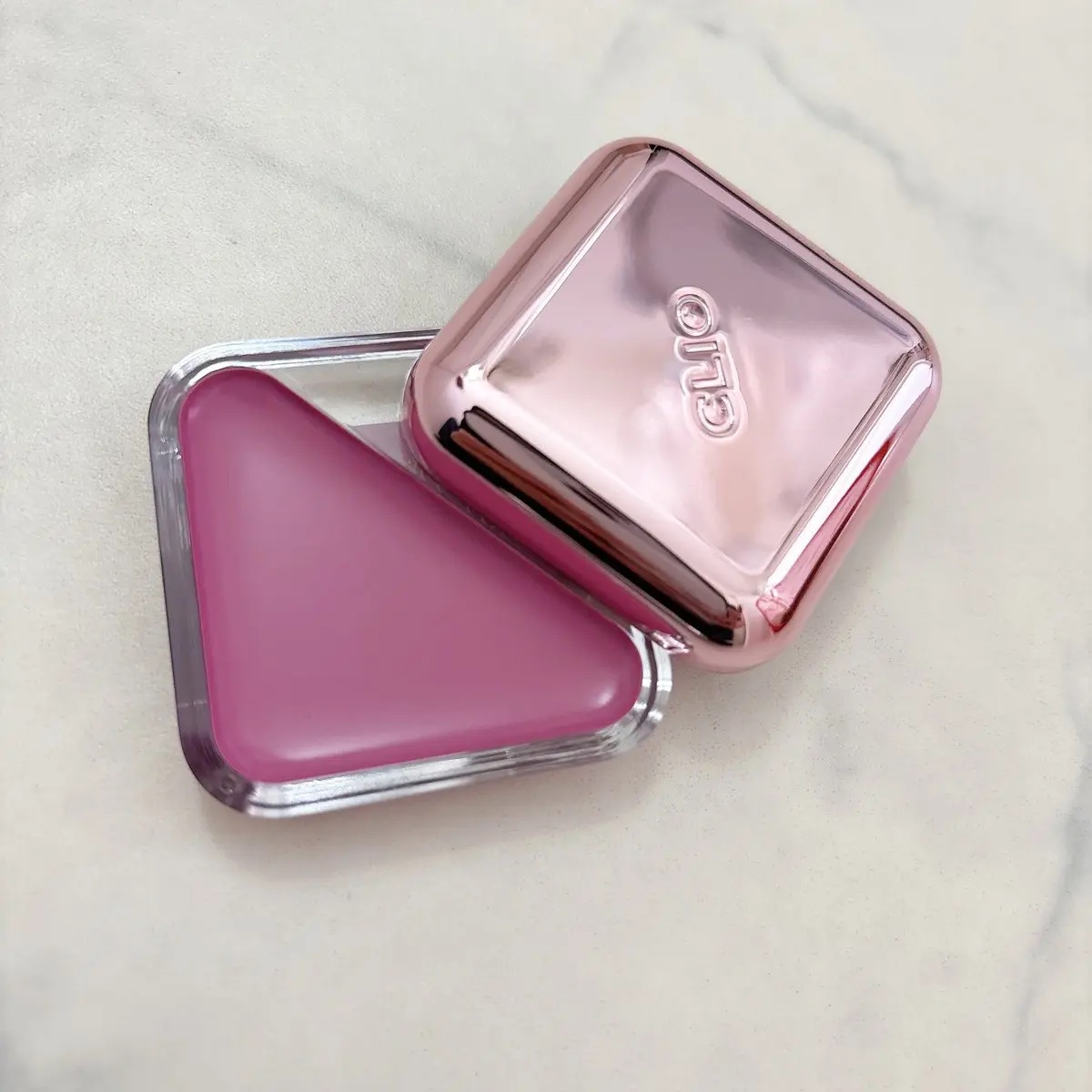 CLIO エッセンシャル リップチーク タップ
08 バブリープラム

LIPSを通してCLIOさんからいただきました。
ライラックのような透明感のあるカラー🪻
じゅわっと発色でかわいい！
チーク･リップとして使えるからメイクに統一感出て