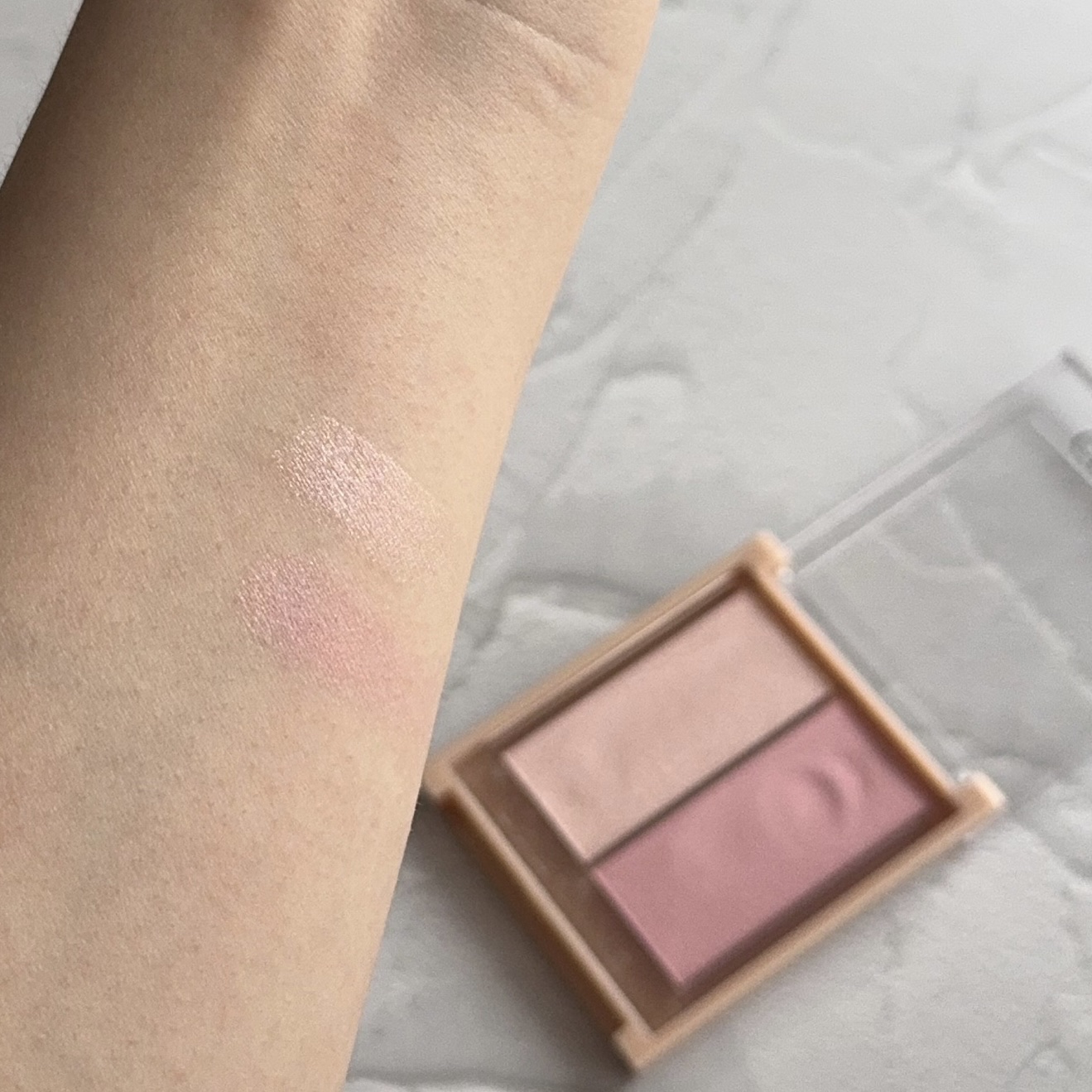 フェイスグロウカラー 03　ロマンスグロウ/CEZANNE/クリームハイライトを使ったクチコミ（2枚目）