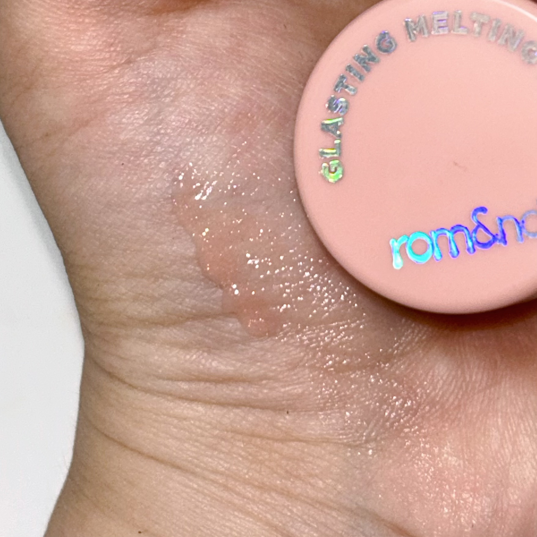 グラスティングメルティングポット/rom&nd/リップグロスを使ったクチコミ（3枚目）