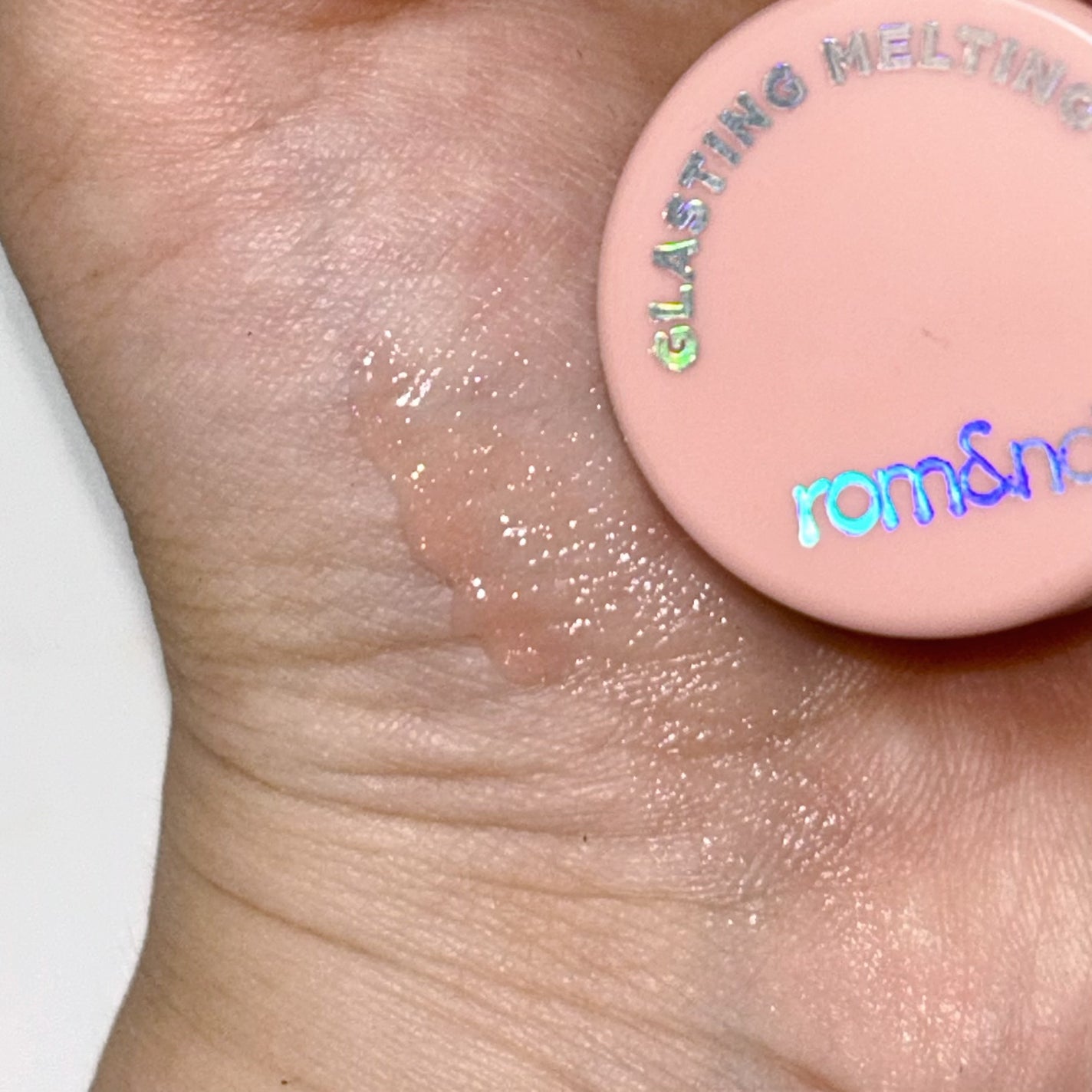 グラスティングメルティングポット/rom&nd/リップグロスを使ったクチコミ(3枚目)