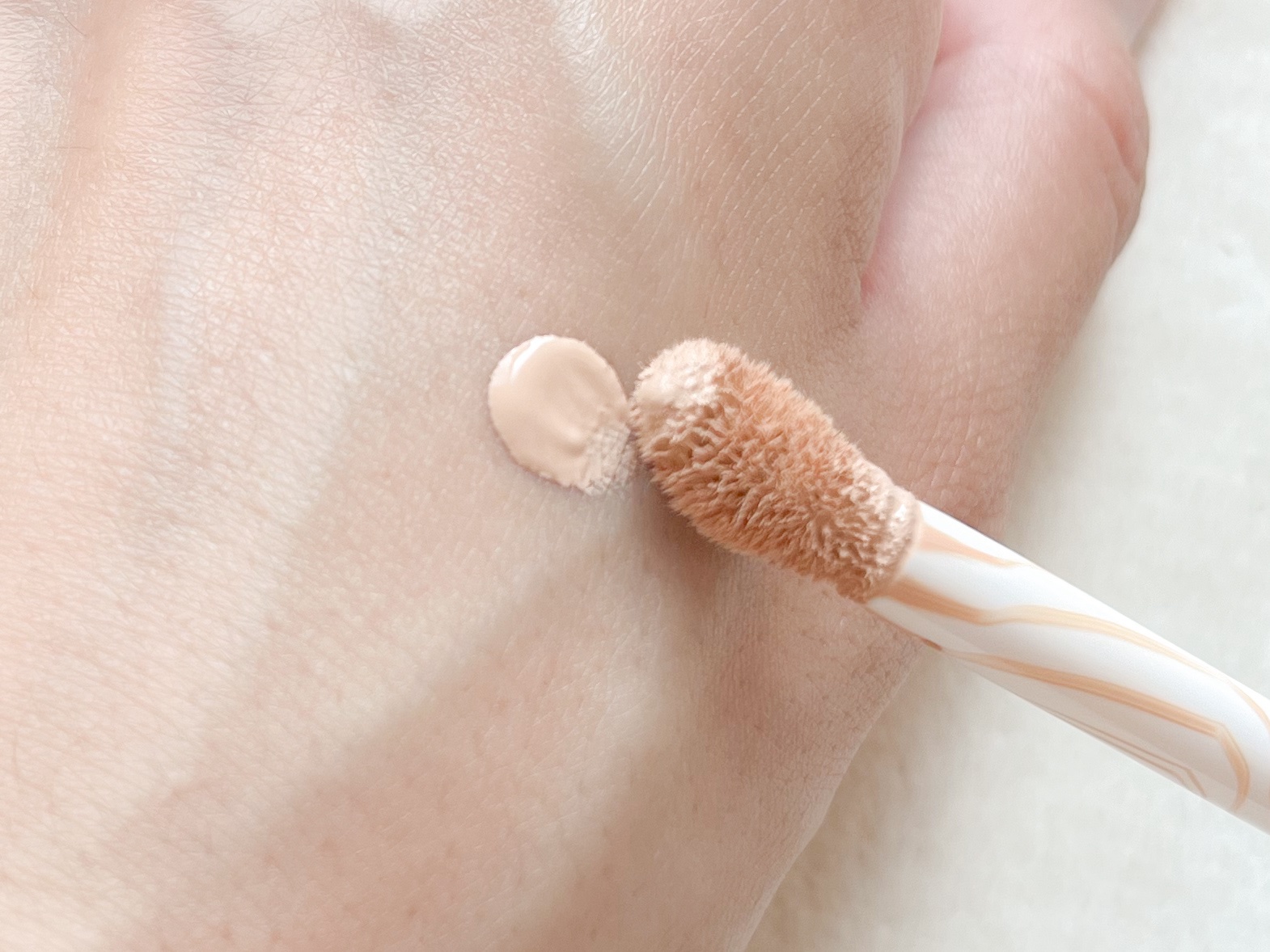 スタジオ ラディアンス 24 ルミナス コンシーラー/M・A・C/リキッドコンシーラーを使ったクチコミ（3枚目）