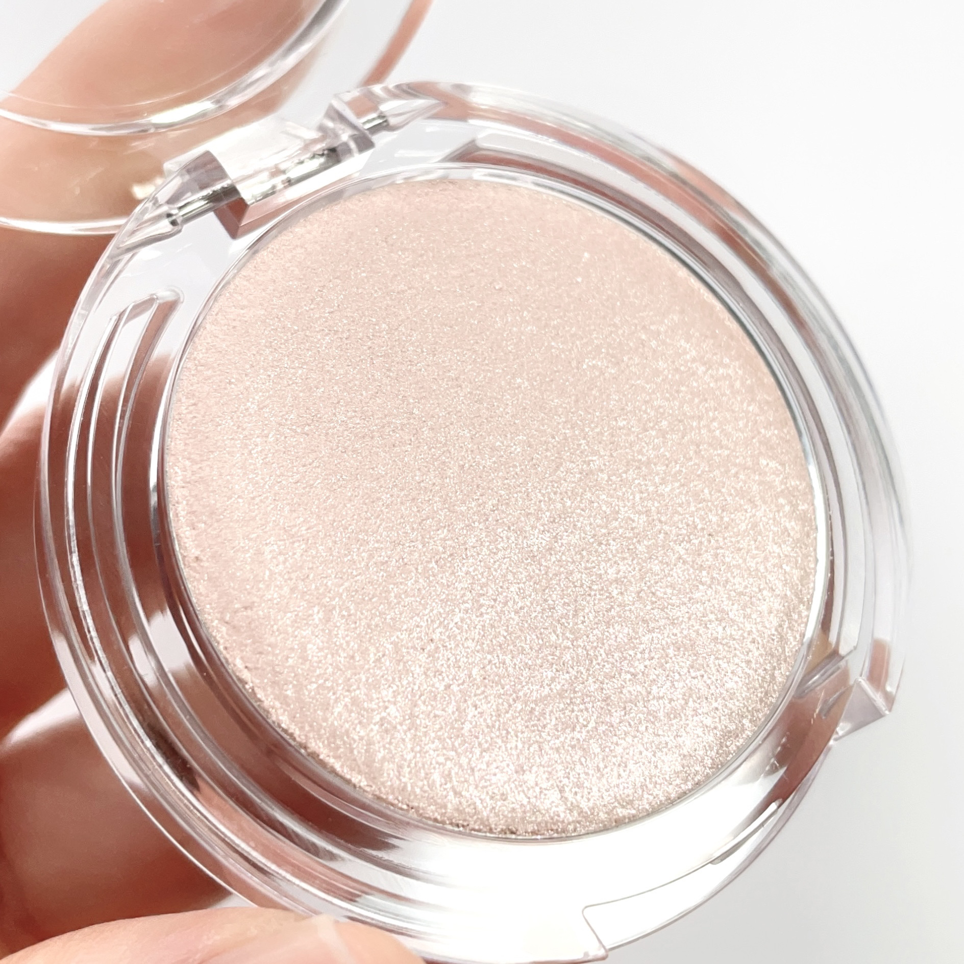 NAMING. ネーミング フラッフィーベイクド ハイライターのクチコミ「NAMING.のベイクドハイライター、実力はいかに？
✼••┈┈••✼••┈┈••✼••┈┈•.....」（1枚目）