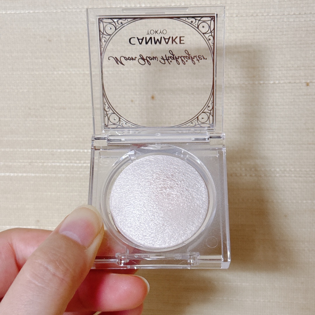 ムーングロウハイライター 01 ムーングロウホワイト/キャンメイク/ハイライトを使ったクチコミ（2枚目）