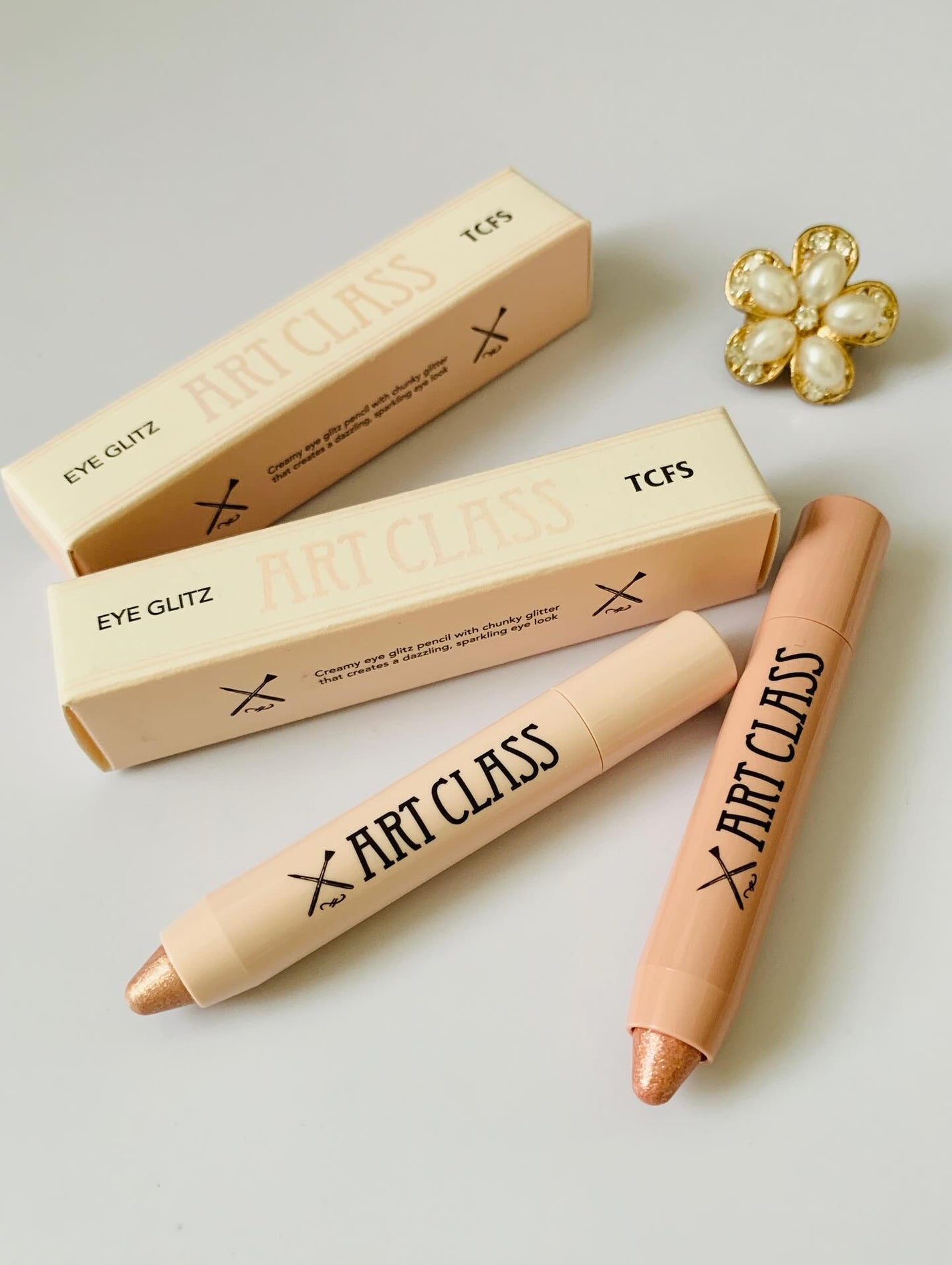 アートクラス アイグリッツ/too cool for school/スティックアイシャドウを使ったクチコミ(1枚目)