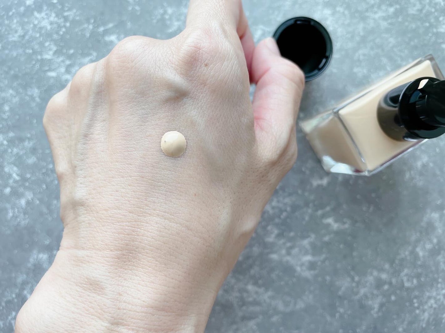 アンリミテッド ケア ツヤ セラム ファンデーション/shu uemura/リキッドファンデーションを使ったクチコミ(2枚目)