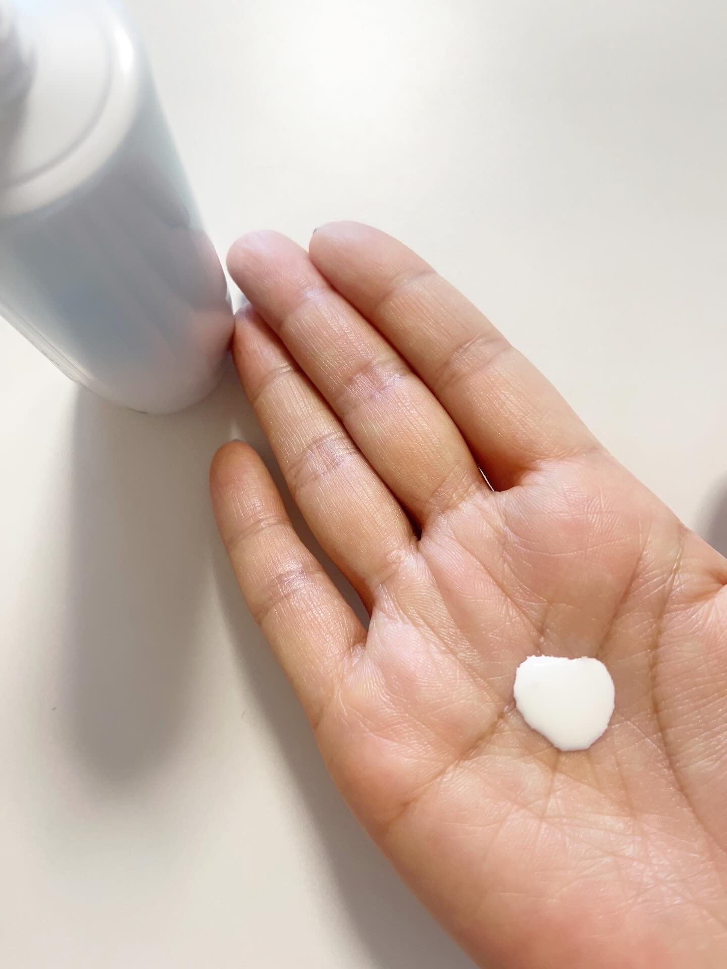 ビオレUV　アクアリッチ　アクアハイライトローション（水層ハイライトUV）/ビオレ/日焼け止めローションを使ったクチコミ（2枚目）