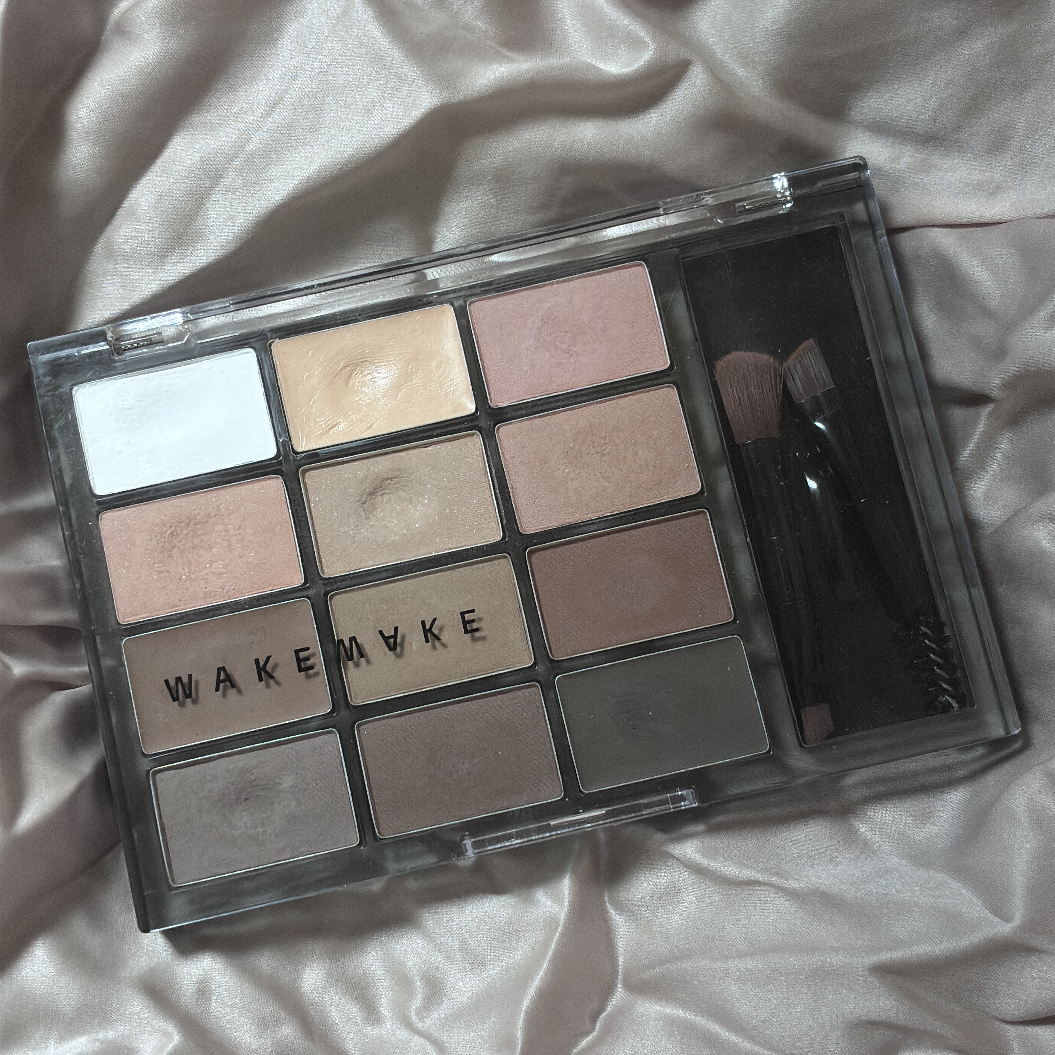 wakemake ソフトドローイングブロウパレットのクチコミ「WAKEMAKE ソフトドローイングブロウパレット

Qoo10でセールだったので購入
4段左.....」（1枚目）