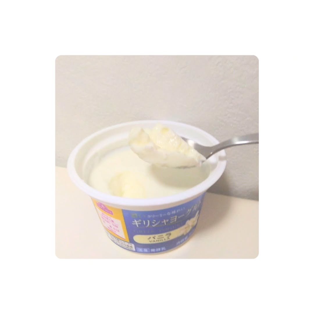 トップバリュ ギリシャヨーグルトのクチコミ「バニラ味の甘みが感じられて、たんぱく質が豊富で満足度の高いギリシャヨーグルトです。砂糖が入って.....」（2枚目）