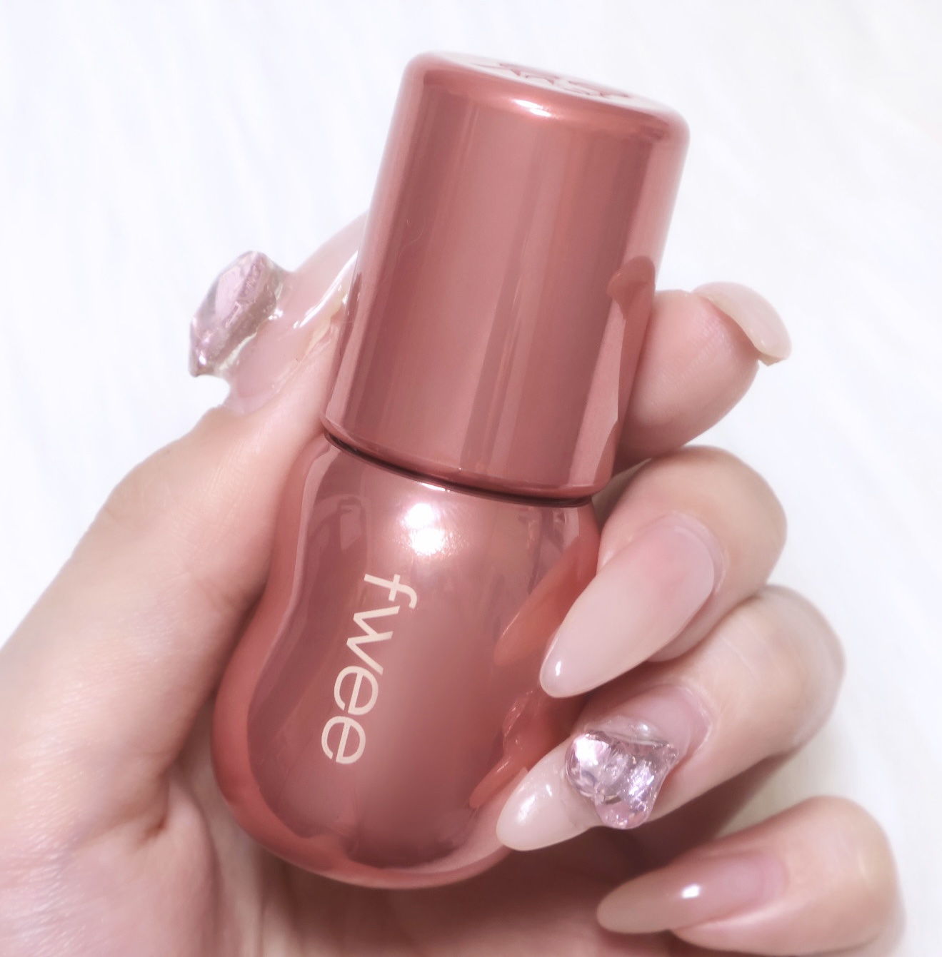 フィー 3Dボリューミンググロス B08 ロージー  70％/fwee/リップグロスを使ったクチコミ（1枚目）